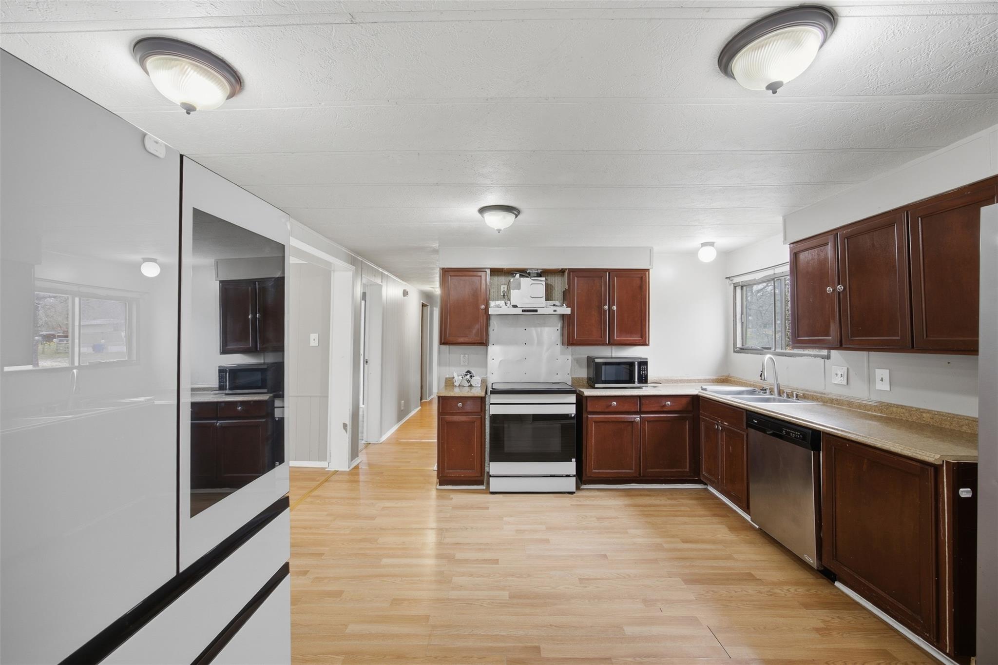 Image 12 of 37 For 840 Oak Tree Rd