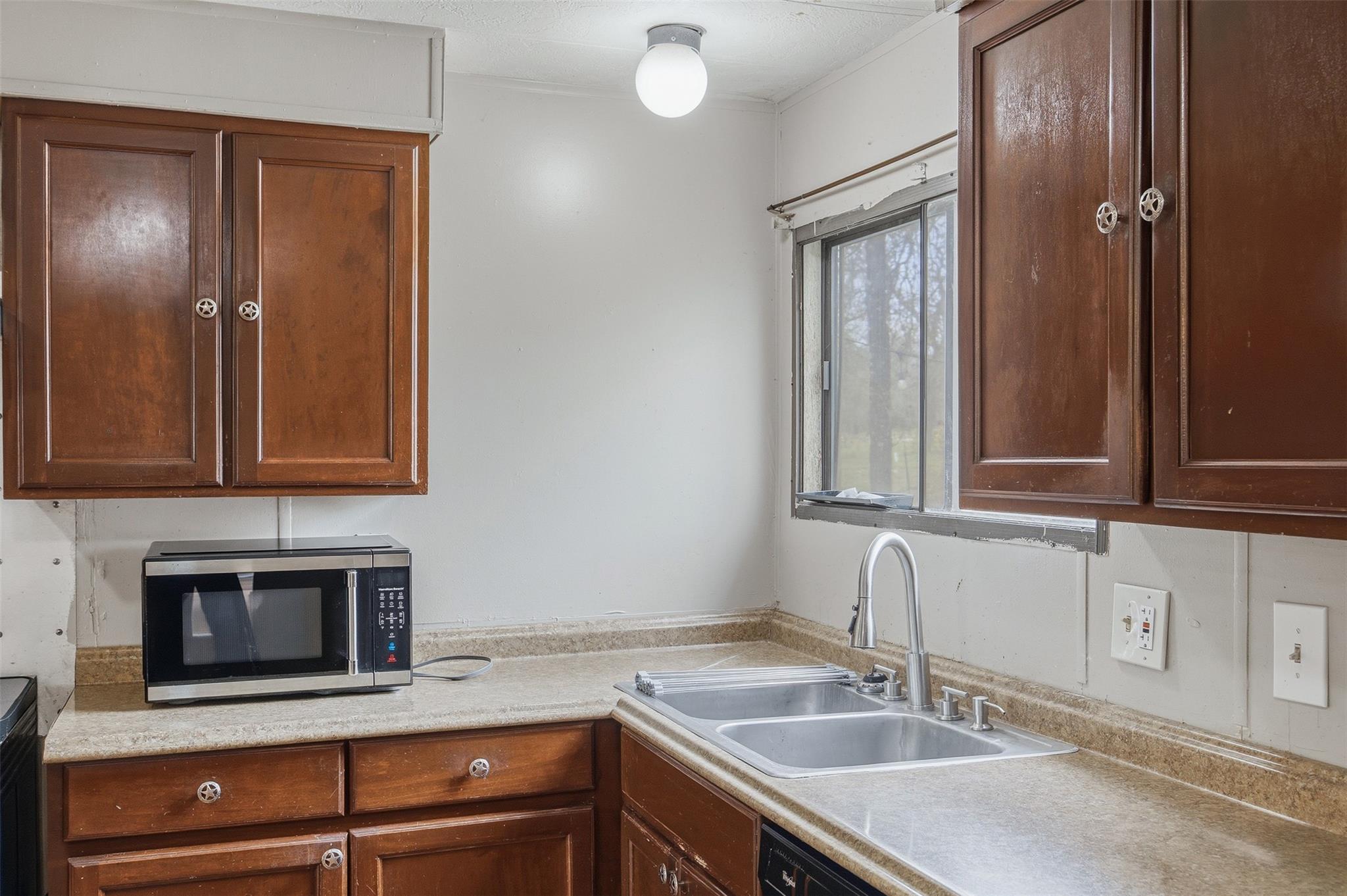 Image 13 of 37 For 840 Oak Tree Rd