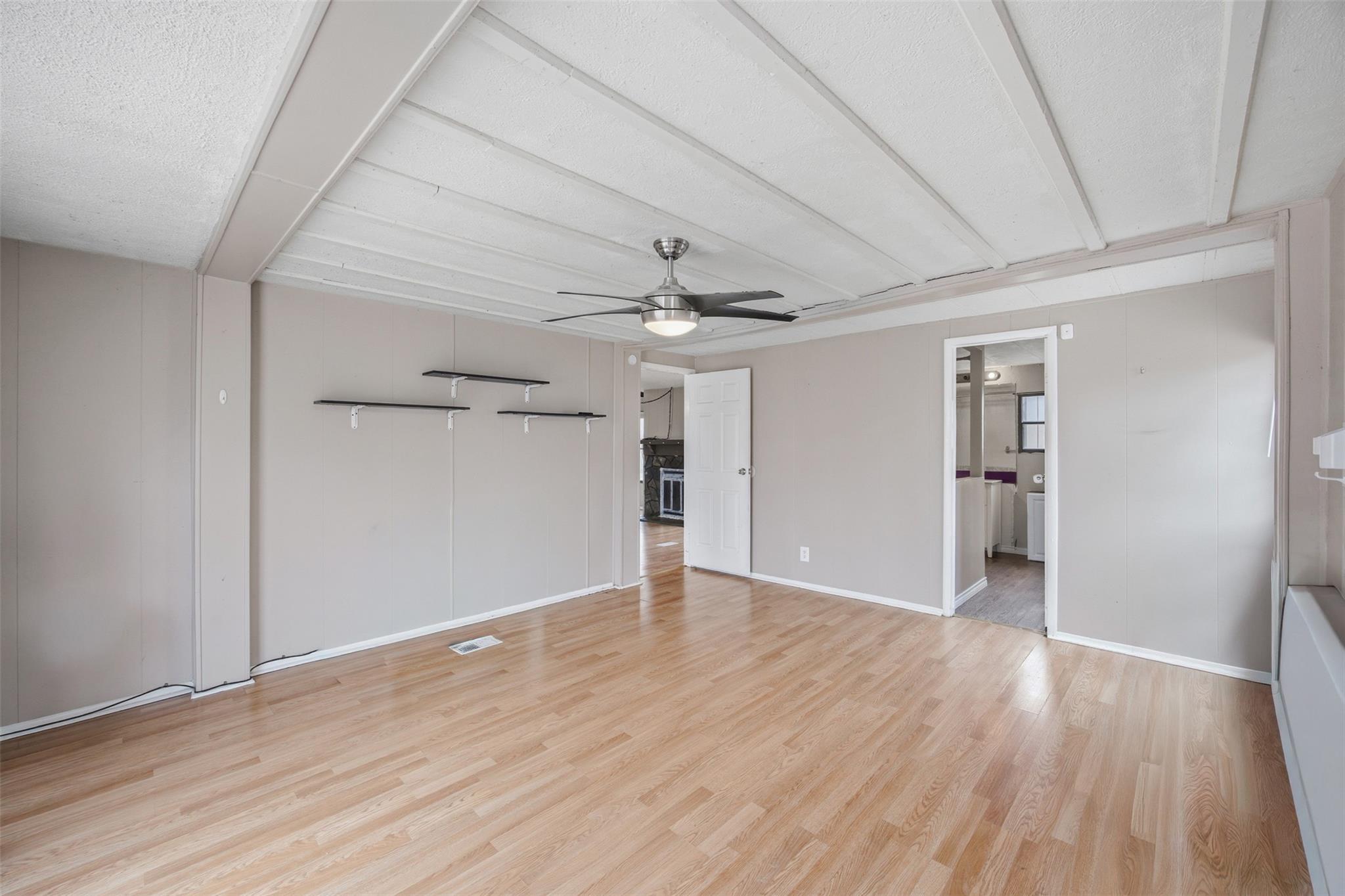 Image 16 of 37 For 840 Oak Tree Rd