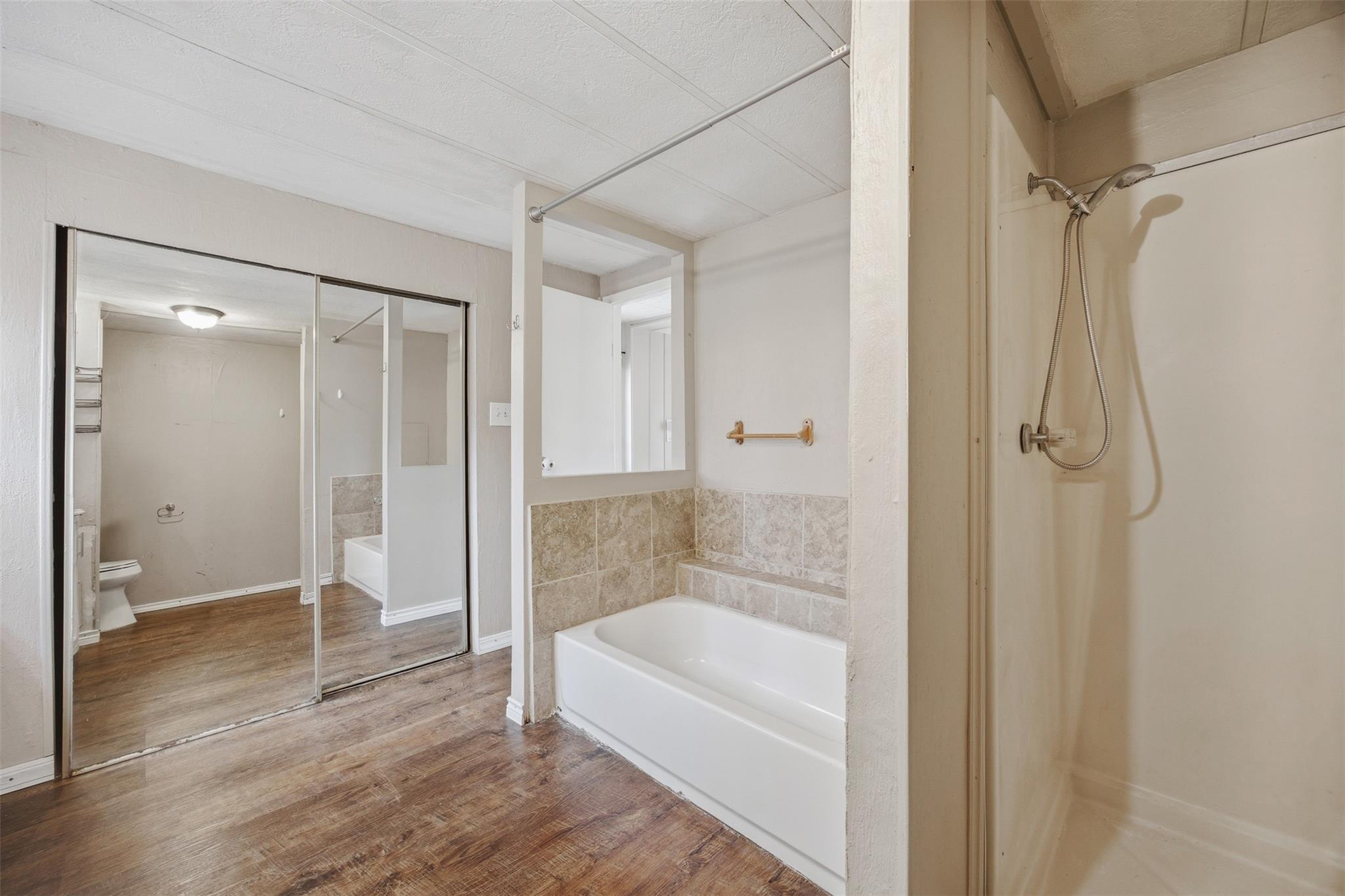 Image 18 of 37 For 840 Oak Tree Rd