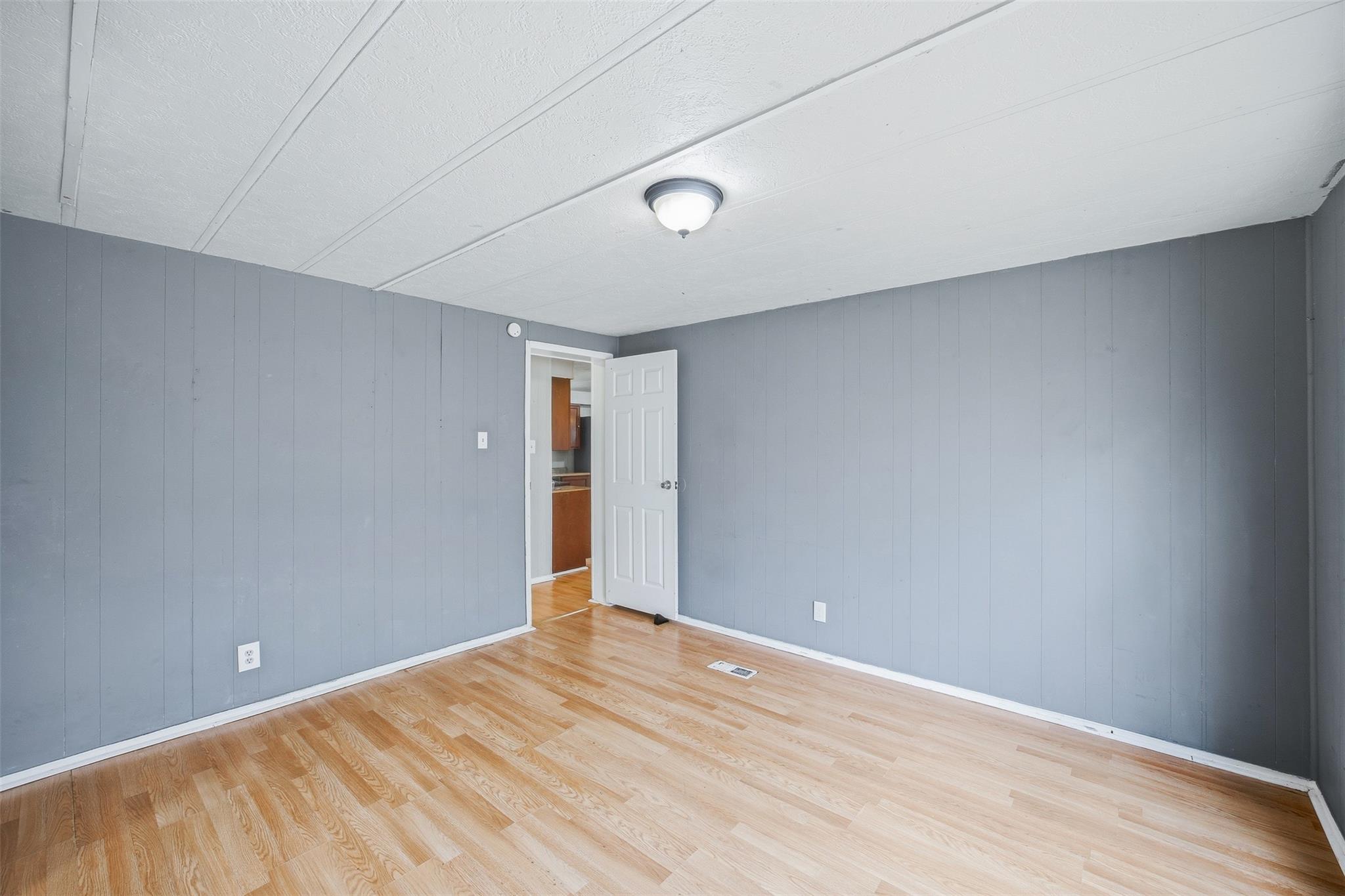 Image 20 of 37 For 840 Oak Tree Rd