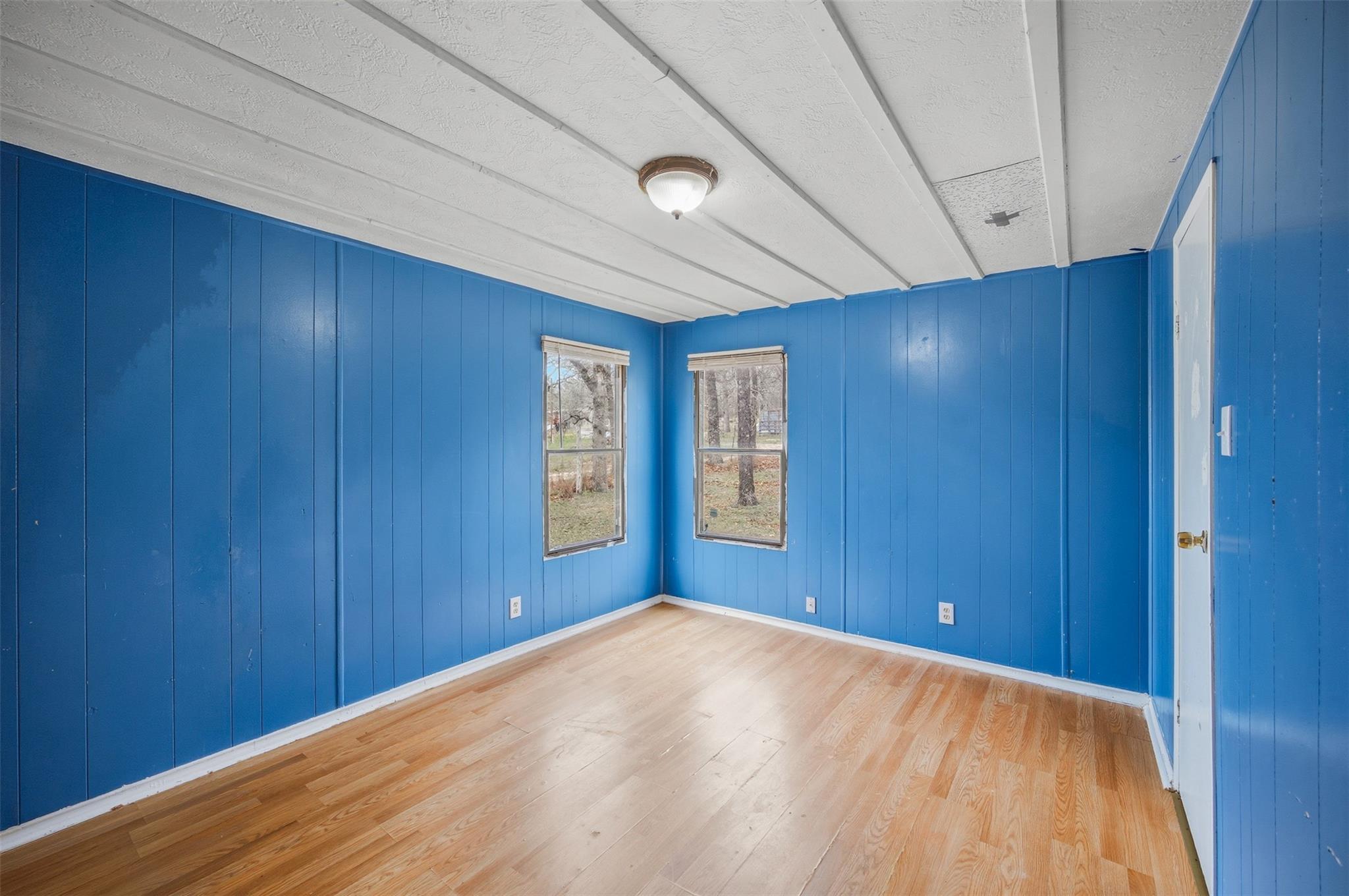 Image 21 of 37 For 840 Oak Tree Rd