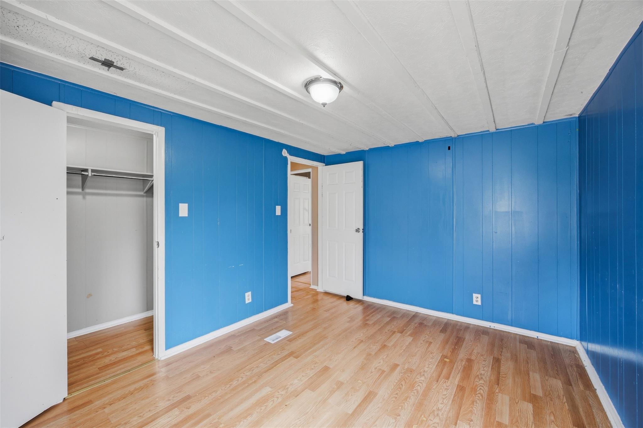 Image 22 of 37 For 840 Oak Tree Rd