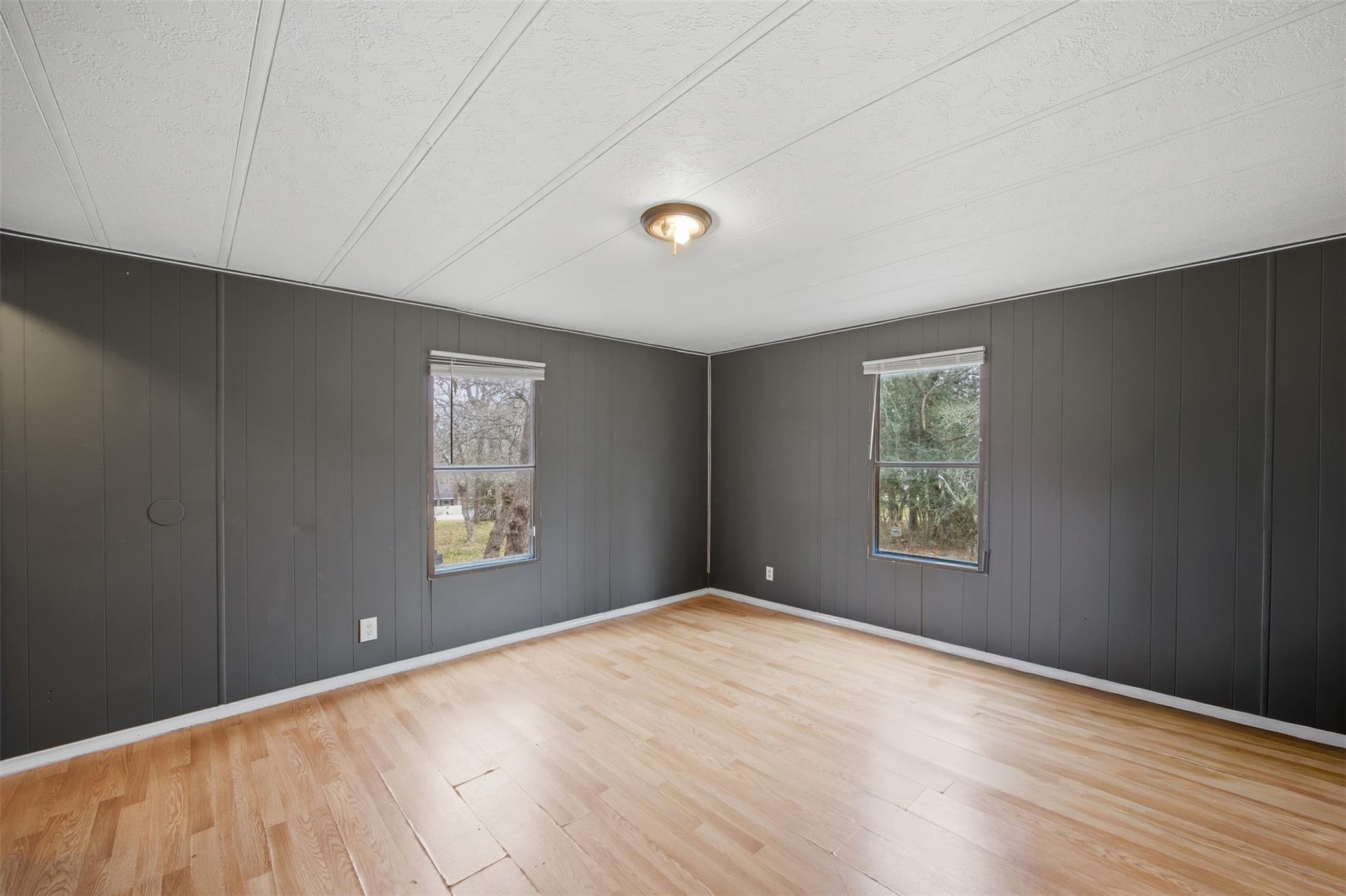 Image 23 of 37 For 840 Oak Tree Rd