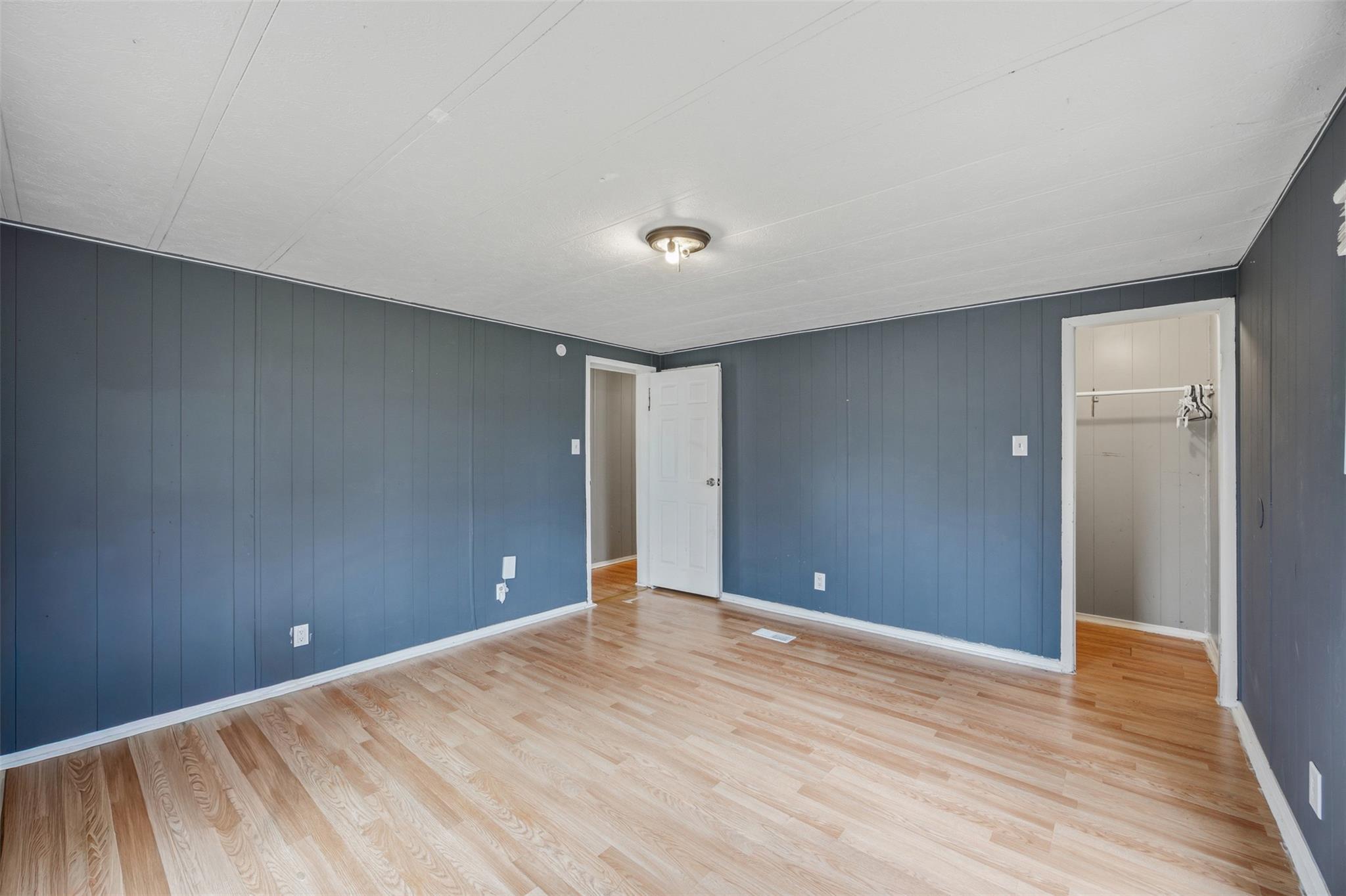 Image 24 of 37 For 840 Oak Tree Rd