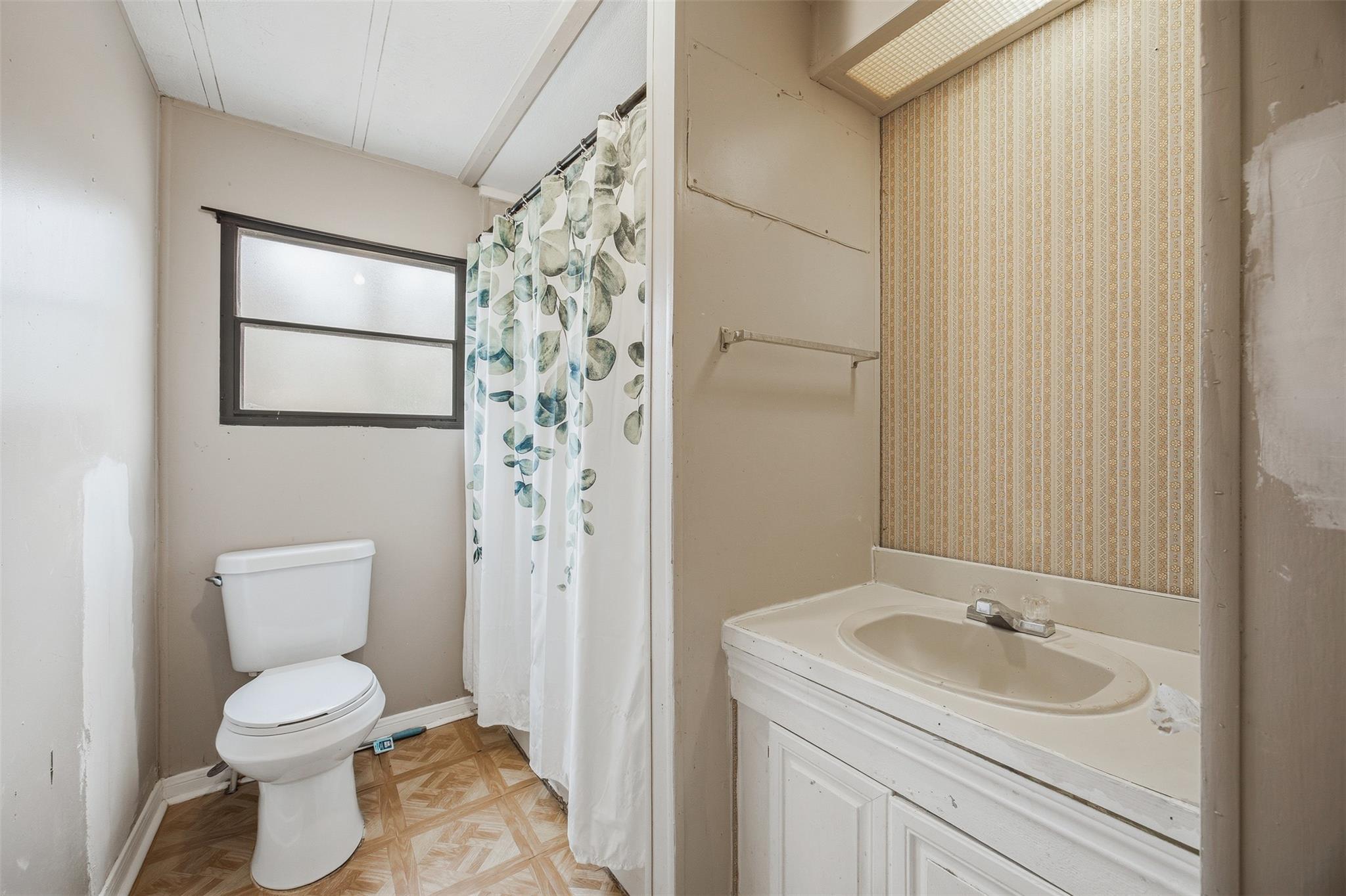 Image 25 of 37 For 840 Oak Tree Rd