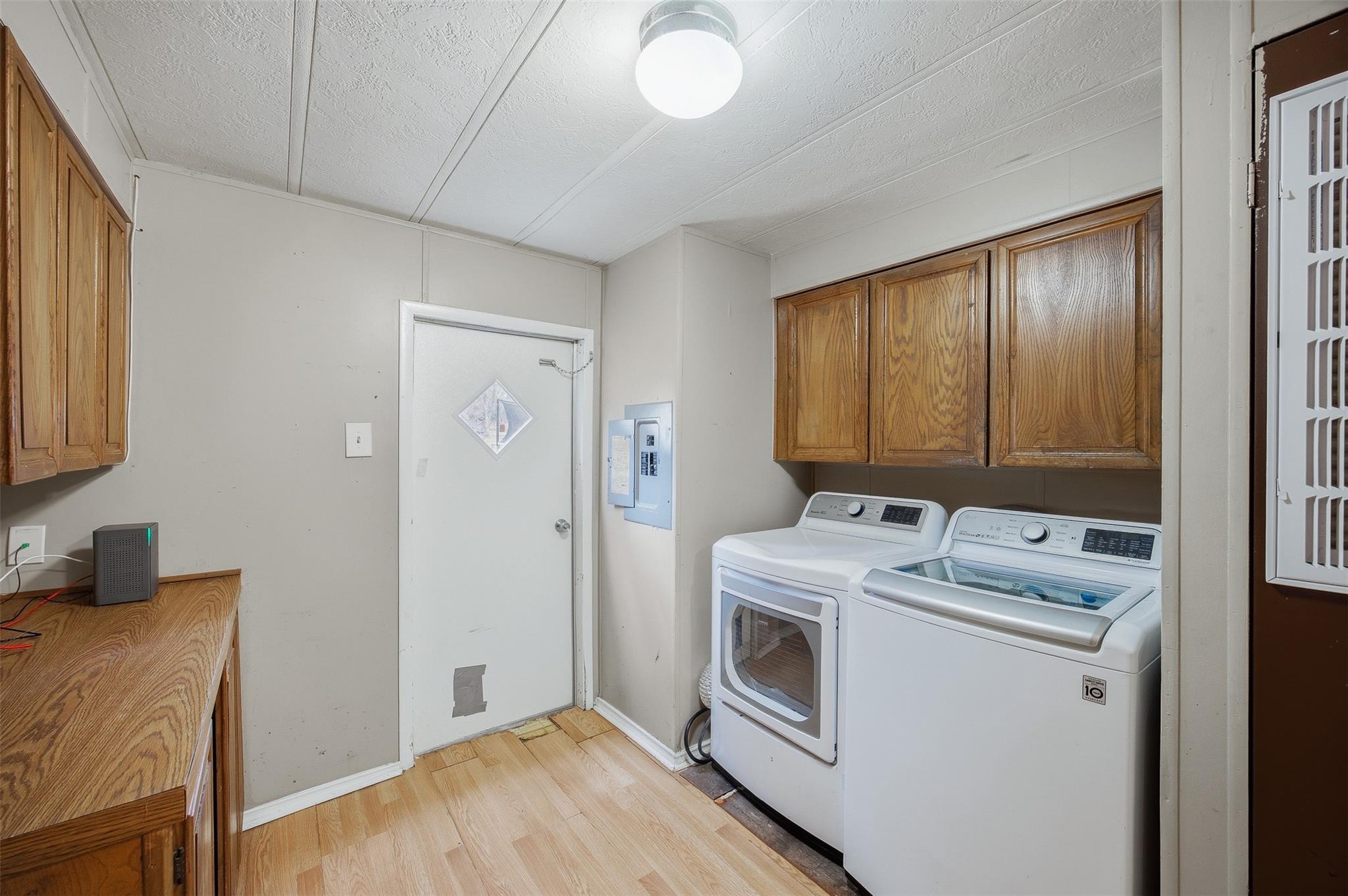 Image 26 of 37 For 840 Oak Tree Rd