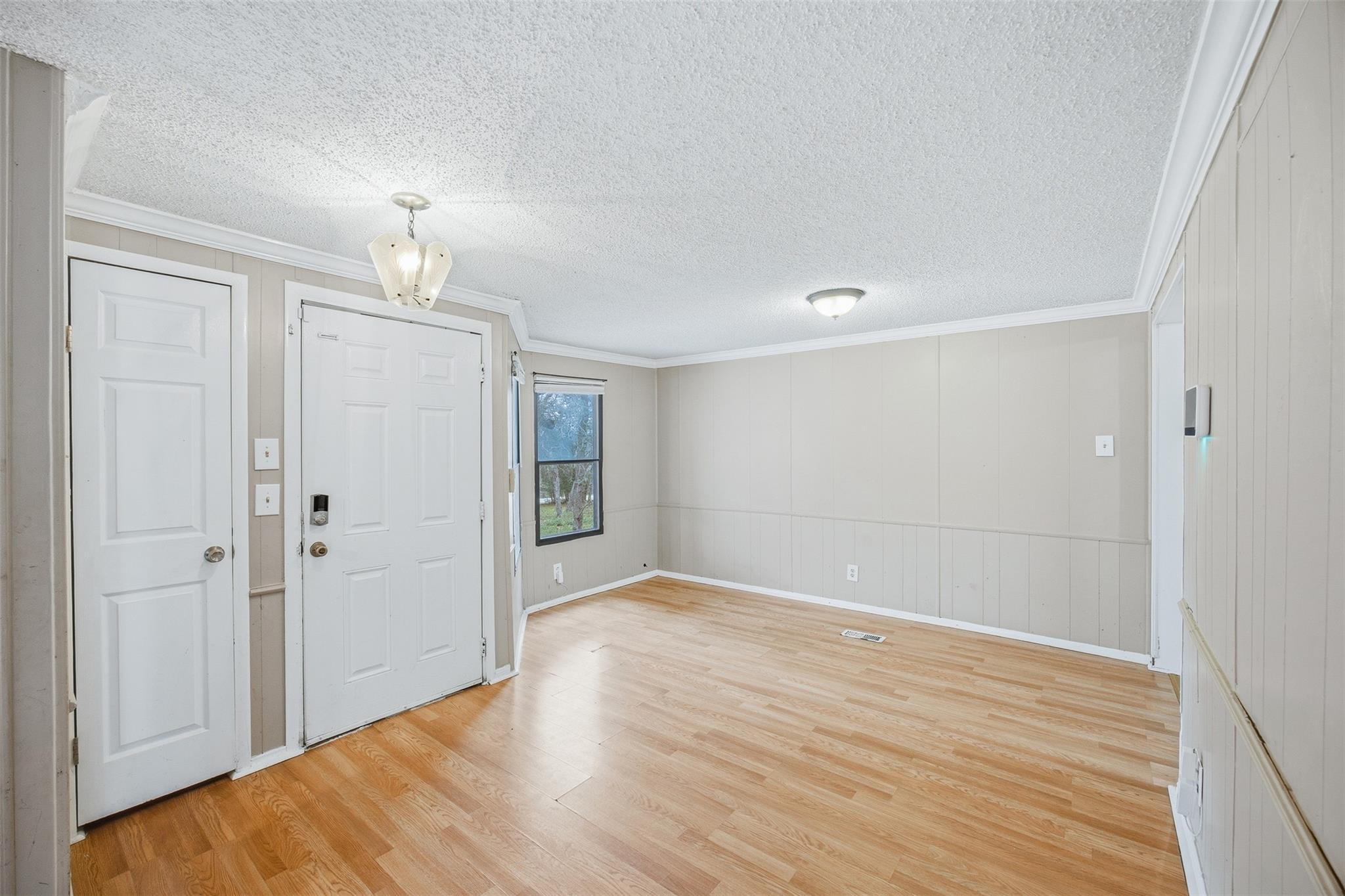 Image 6 of 37 For 840 Oak Tree Rd