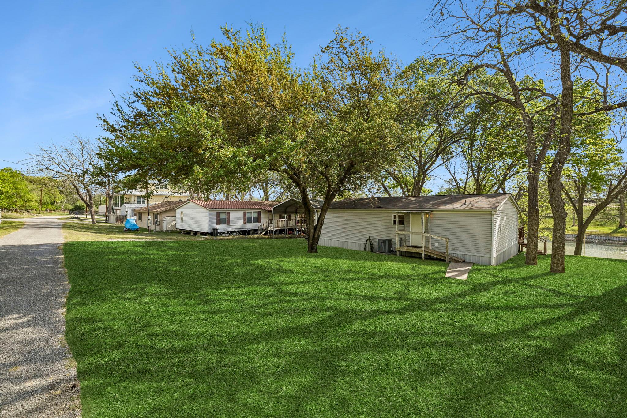 Image 25 of 39 For 344 Shangrila Ln