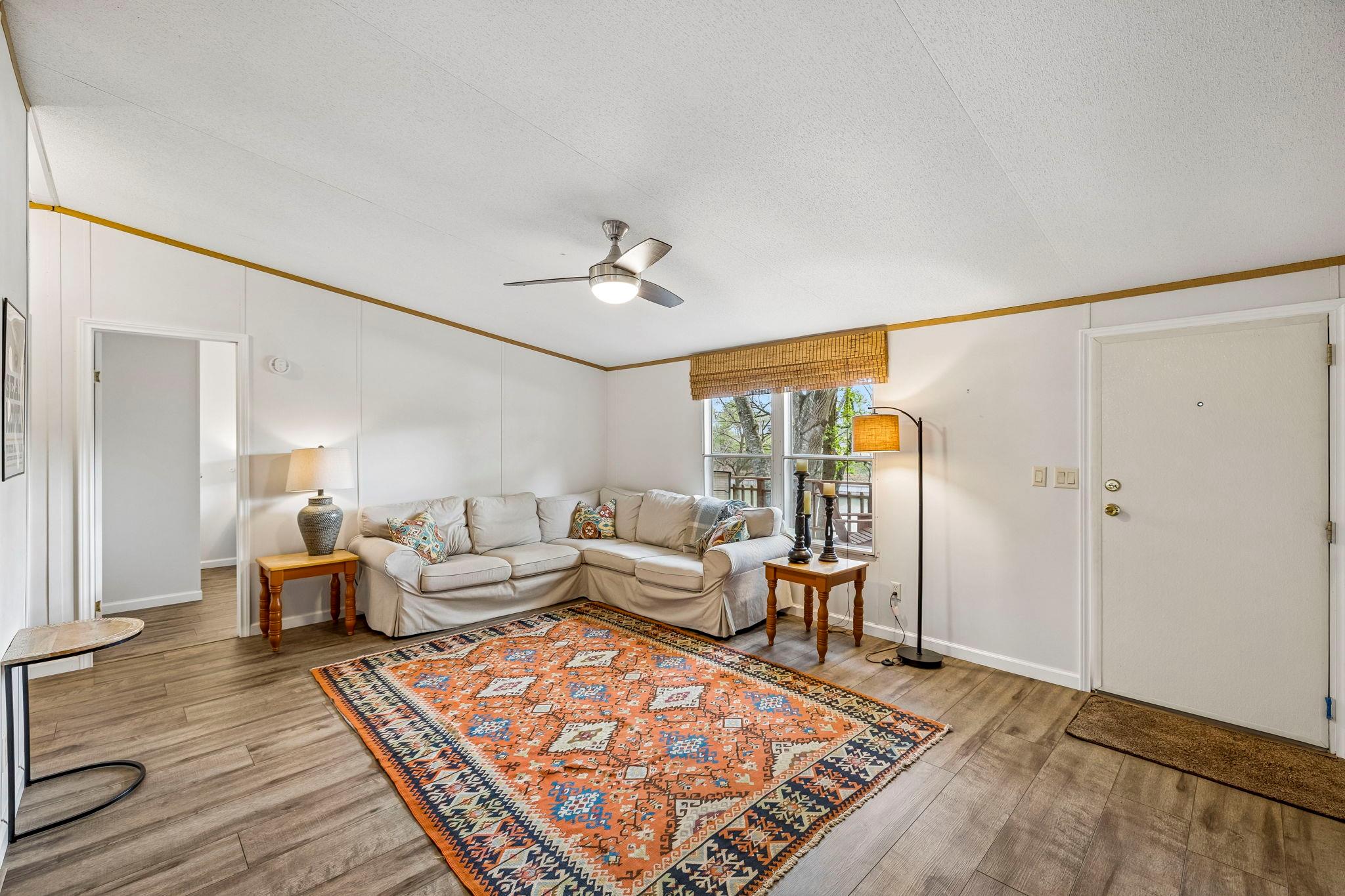 Image 27 of 39 For 344 Shangrila Ln