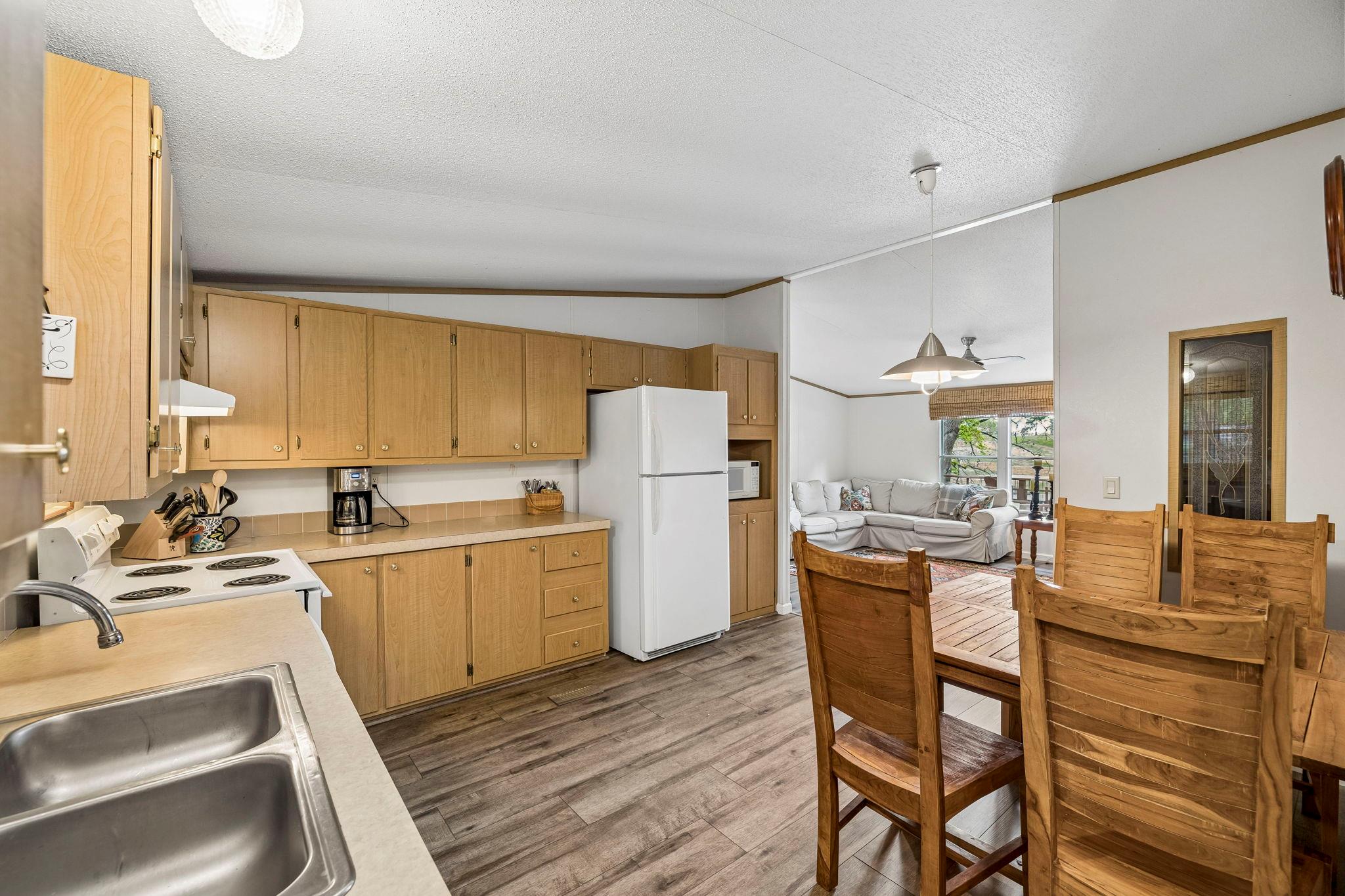 Image 31 of 39 For 344 Shangrila Ln