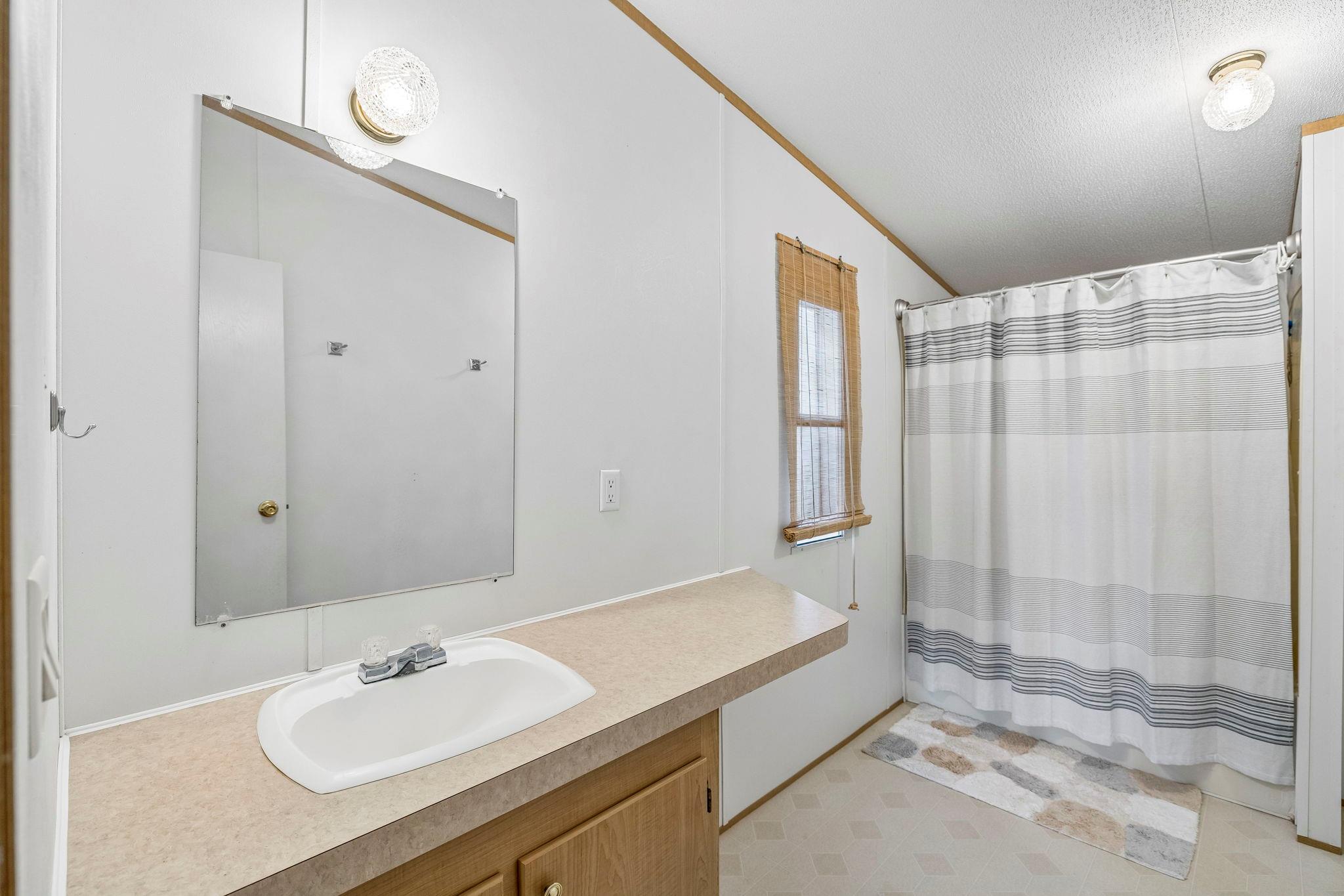 Image 34 of 39 For 344 Shangrila Ln