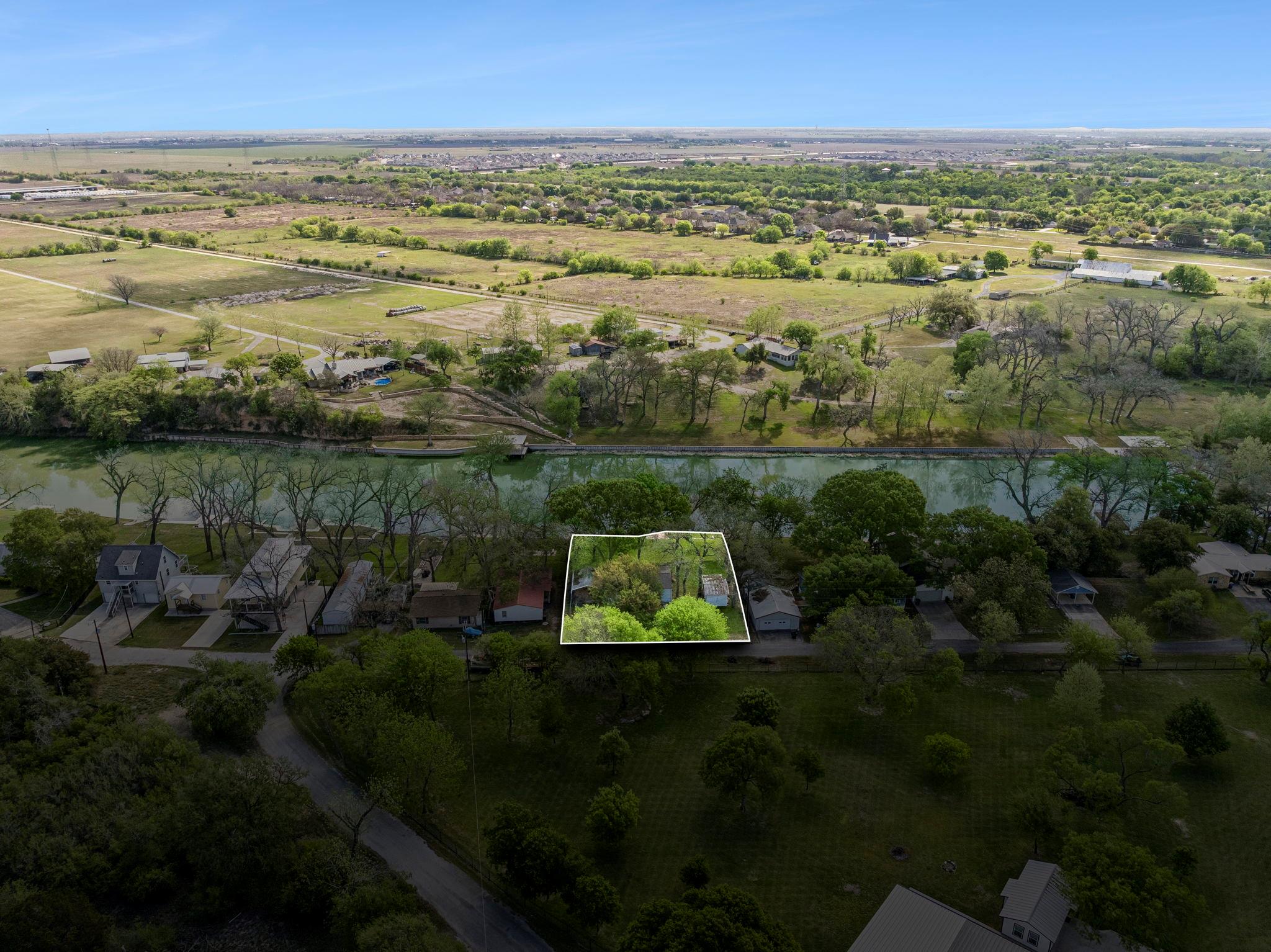 Image 5 of 39 For 344 Shangrila Ln