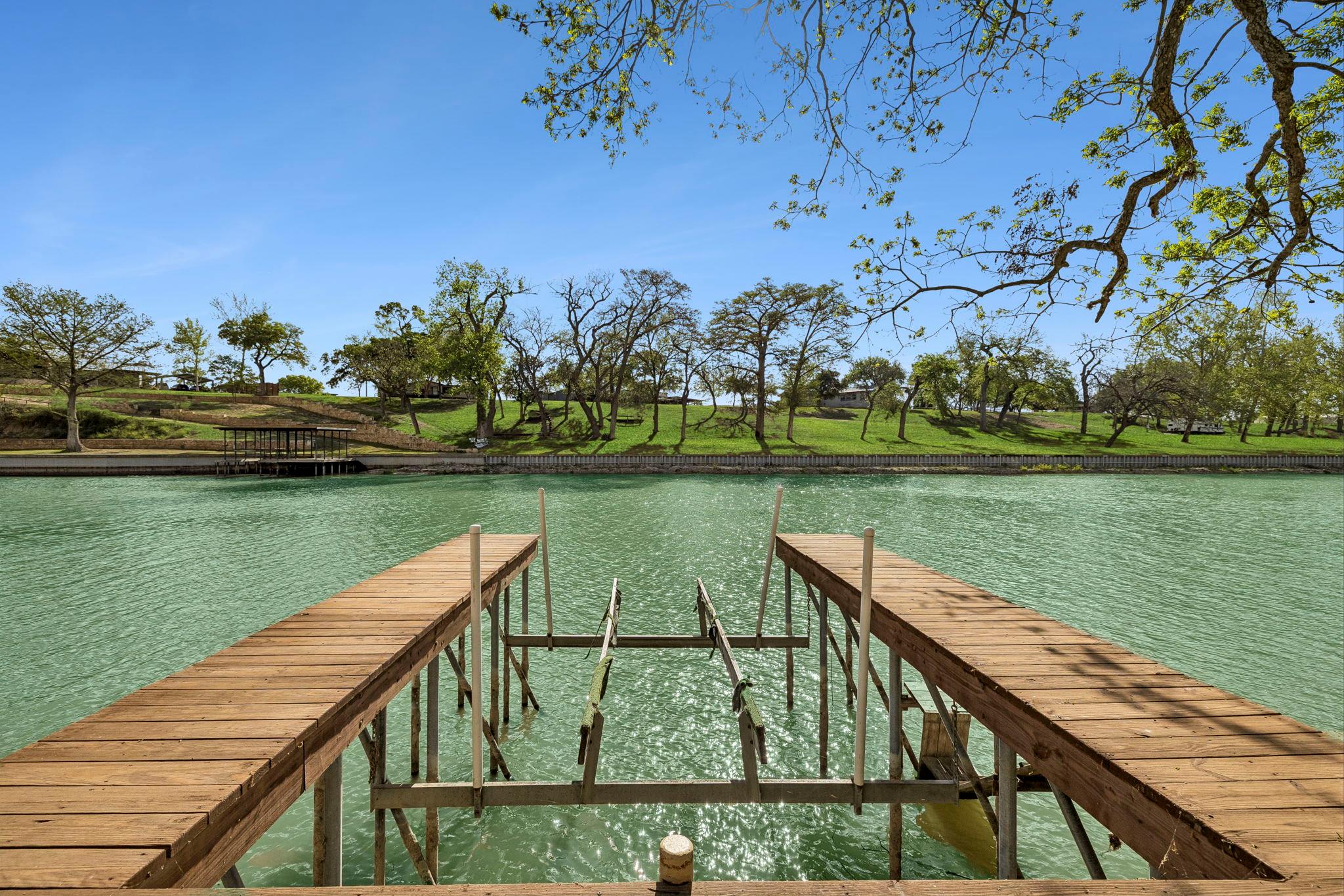 Image 7 of 39 For 344 Shangrila Ln