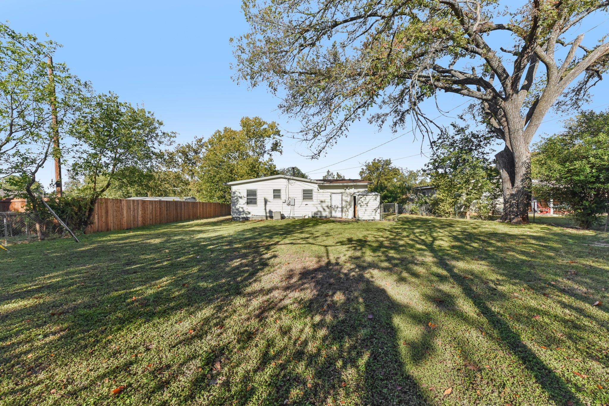 Image 11 of 16 For 1102 Jackson St