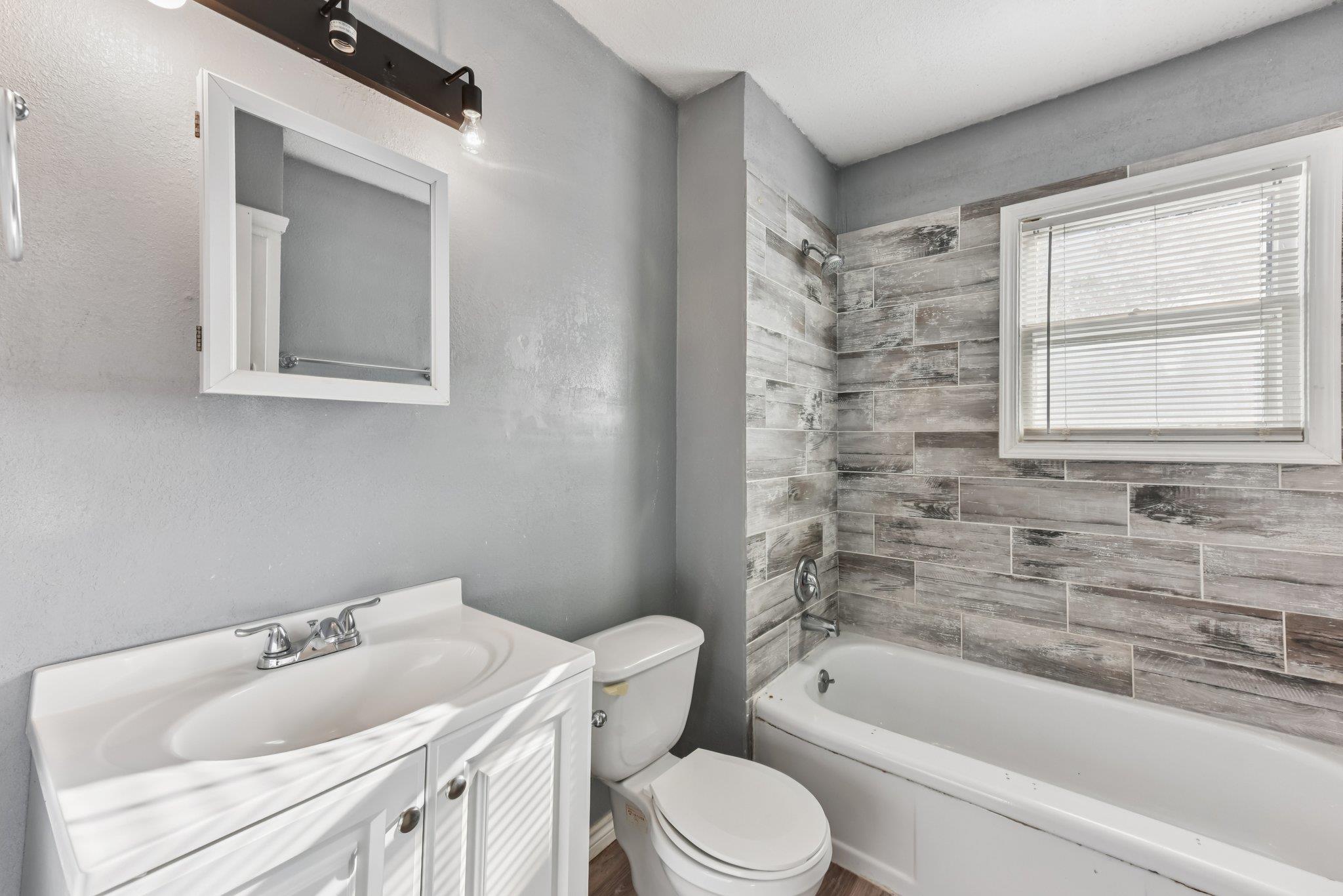 Image 4 of 16 For 1102 Jackson St