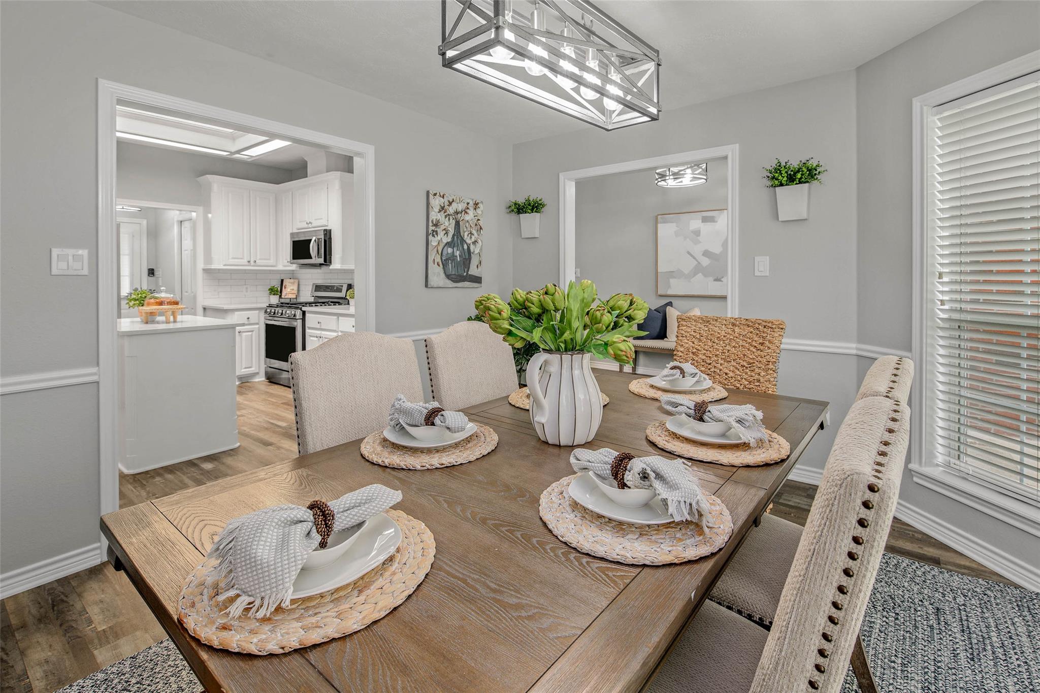 Image 11 of 39 For 6201 Cromwell Ct