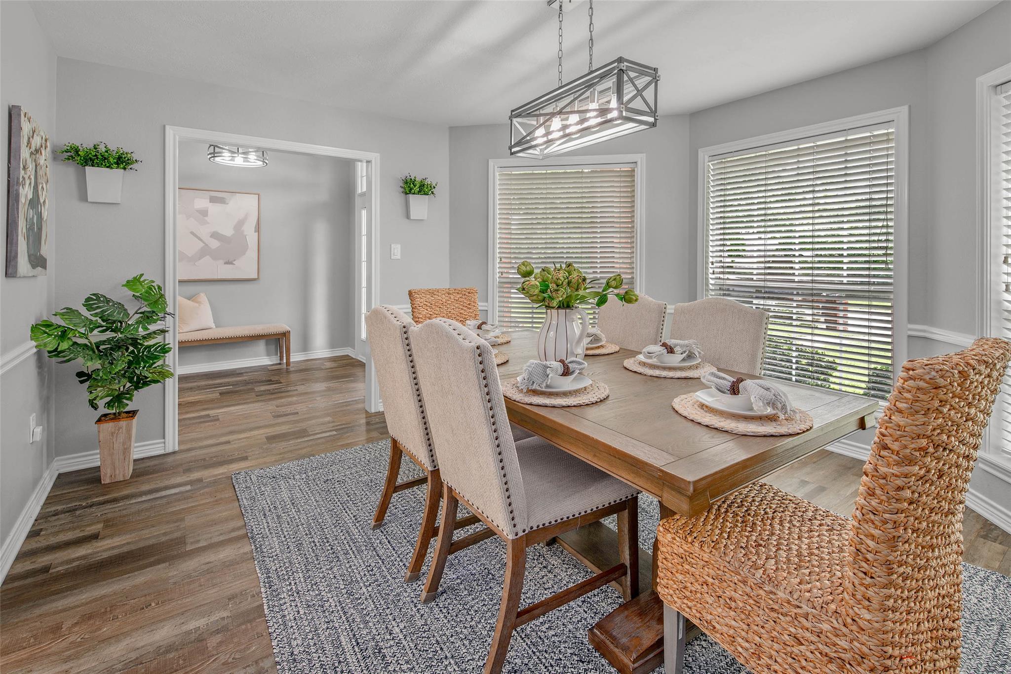 Image 13 of 39 For 6201 Cromwell Ct