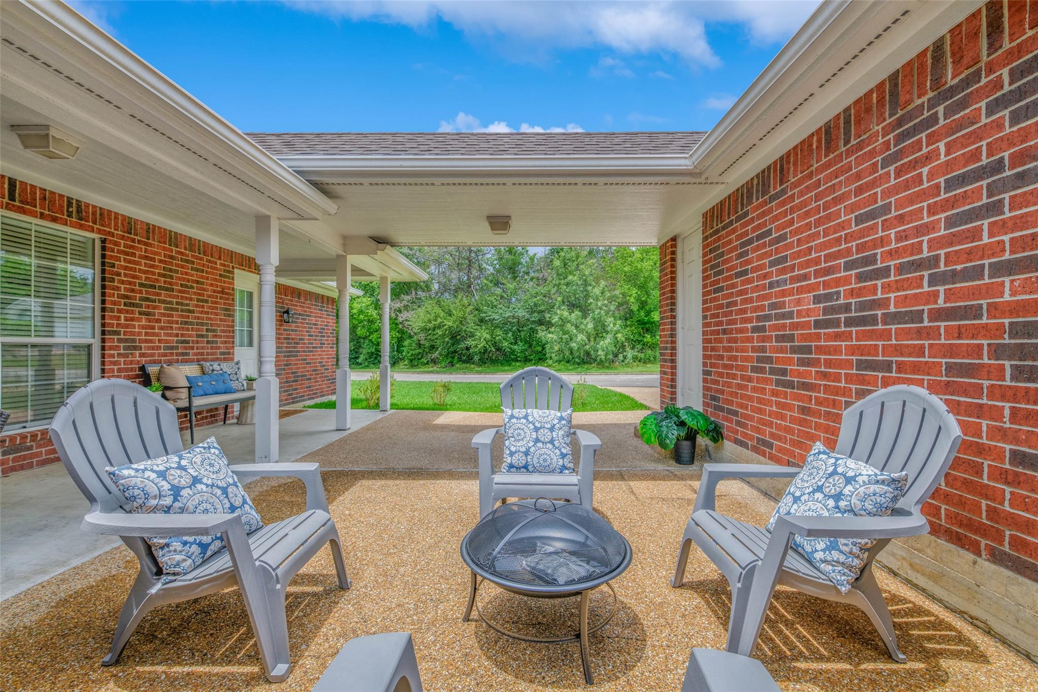 Image 33 of 39 For 6201 Cromwell Ct