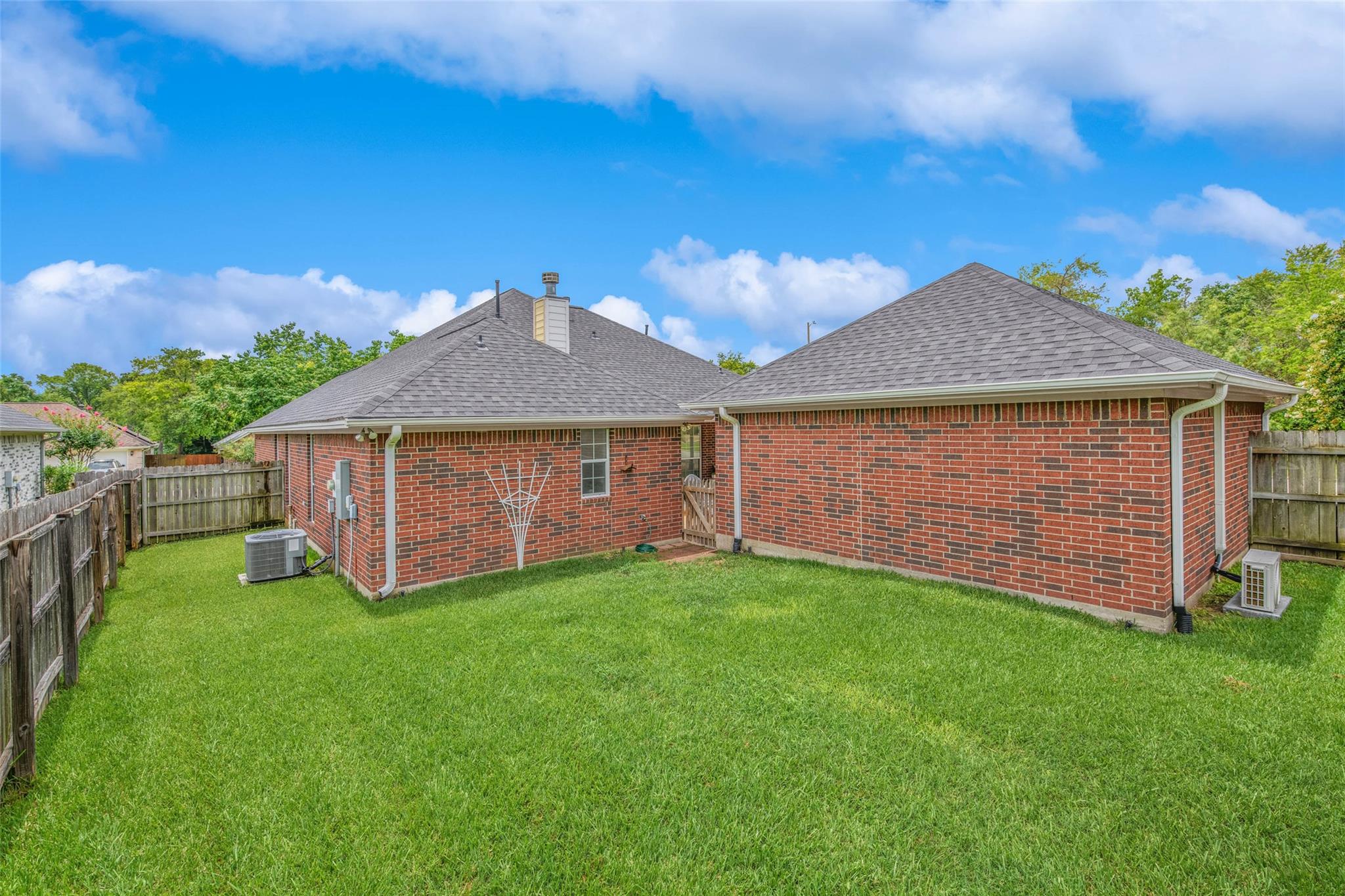 Image 36 of 39 For 6201 Cromwell Ct