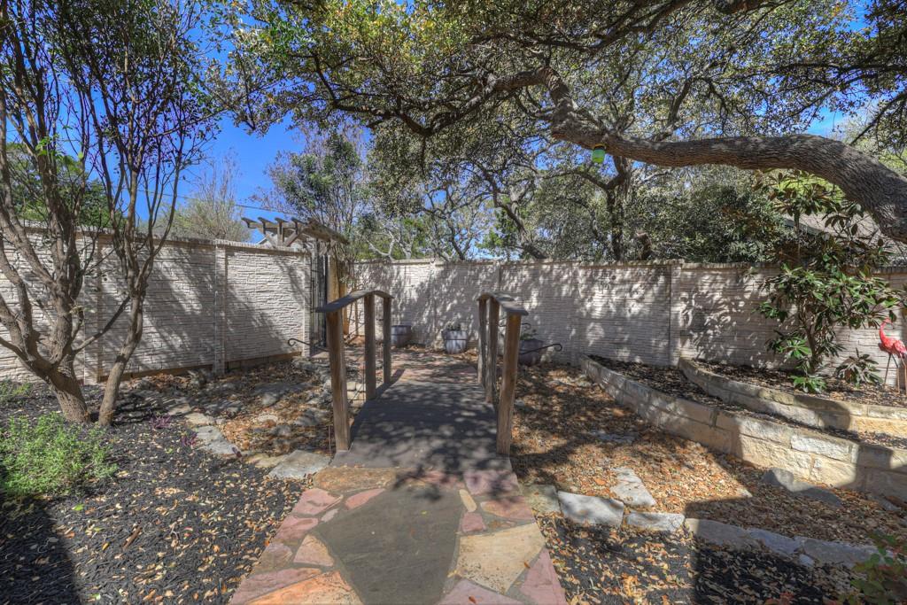 Image 10 of 39 For 363 Buckhaven Dr