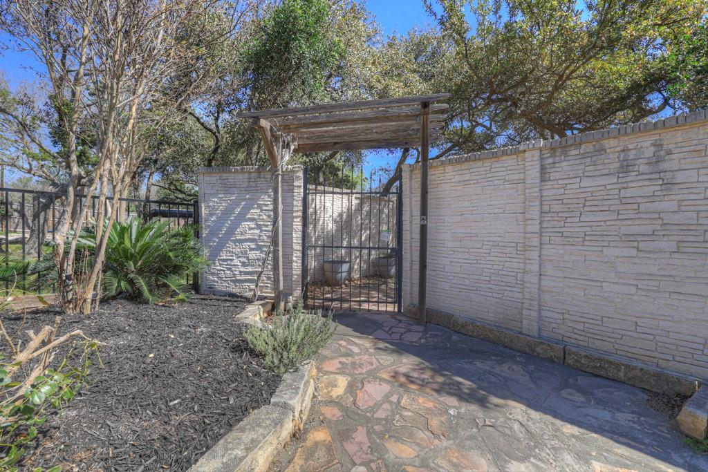 Image 7 of 39 For 363 Buckhaven Dr