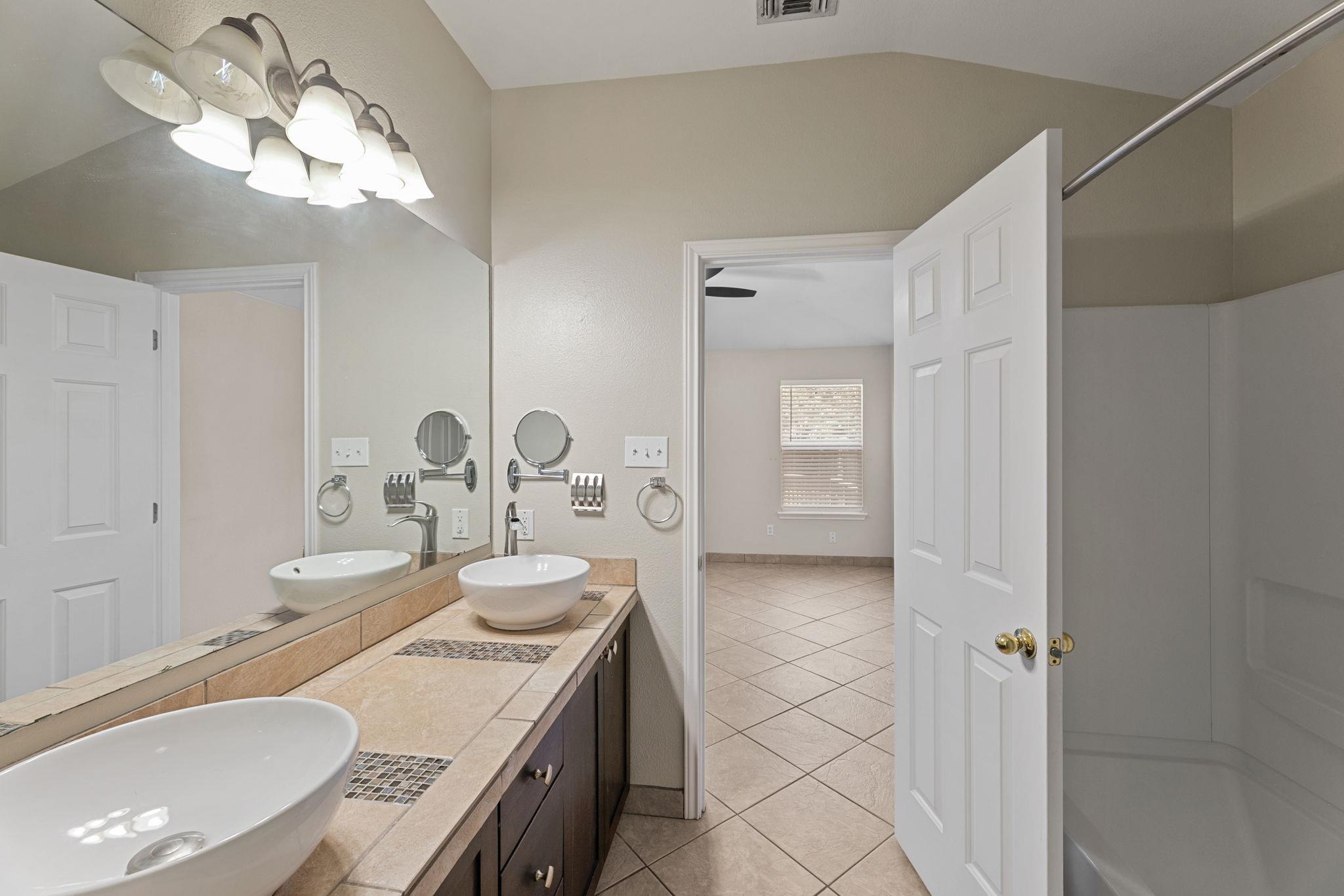 Image 26 of 33 For 9038 Veranda Ct