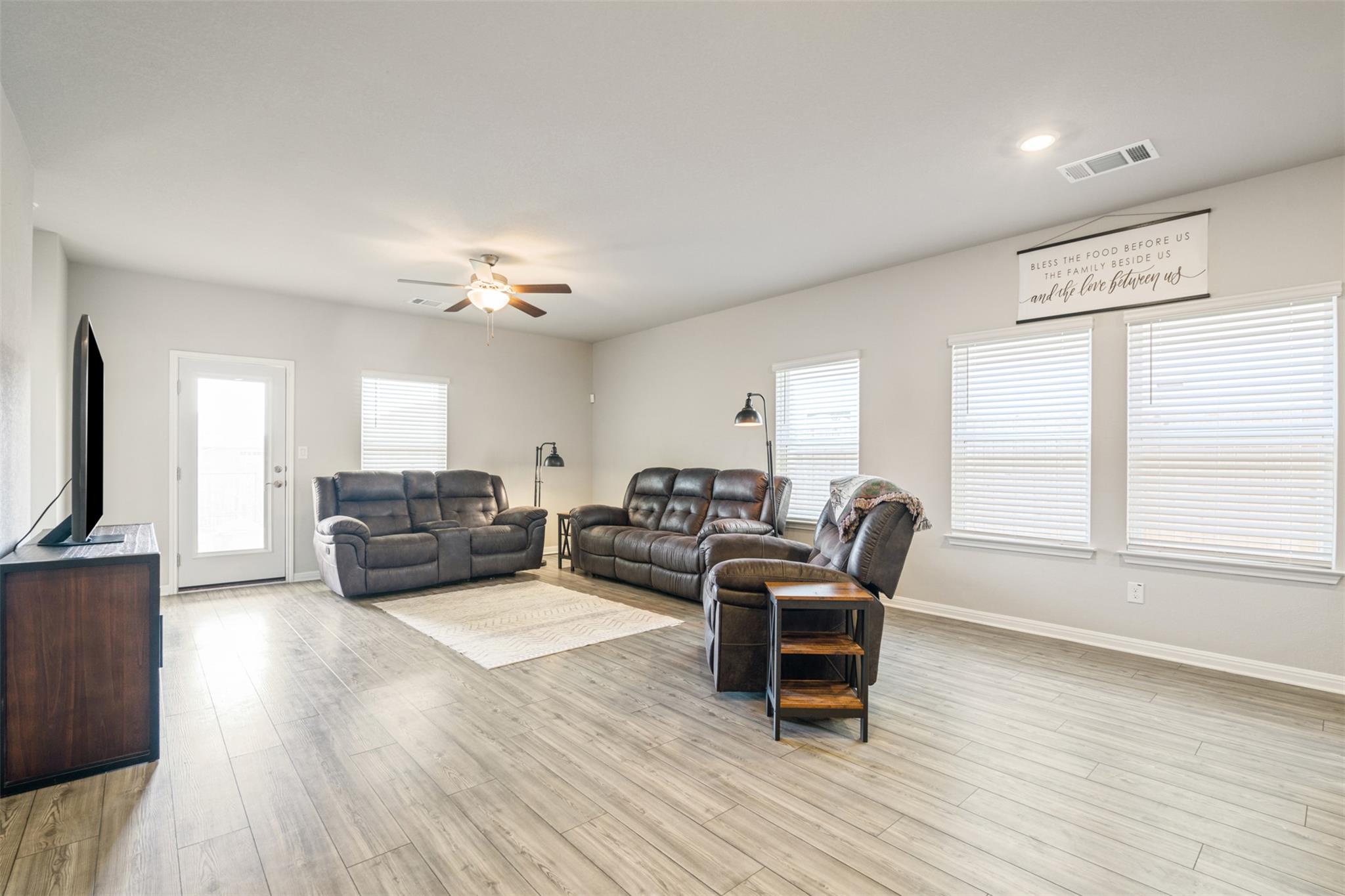 Image 11 of 20 For 10310 Mager Ln