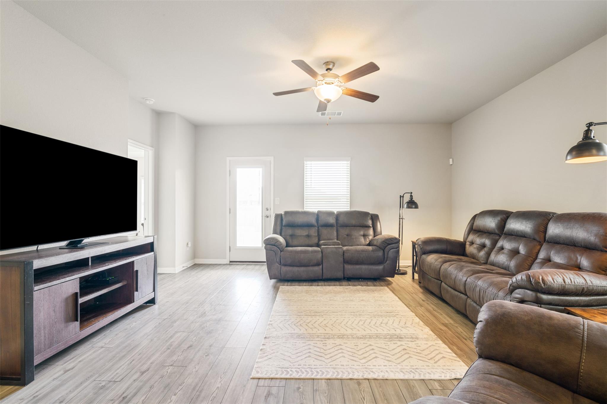 Image 12 of 20 For 10310 Mager Ln