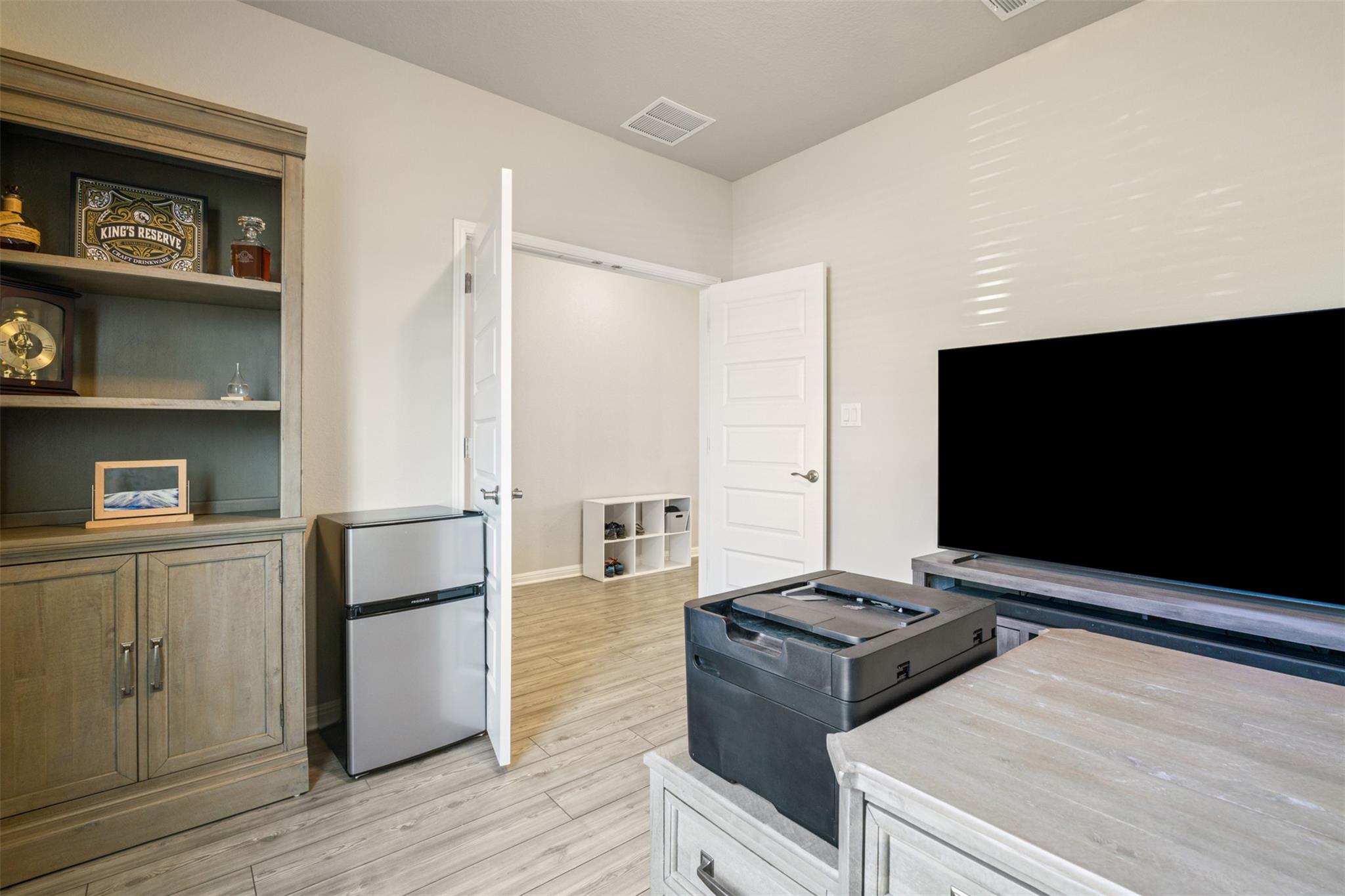 Image 4 of 20 For 10310 Mager Ln