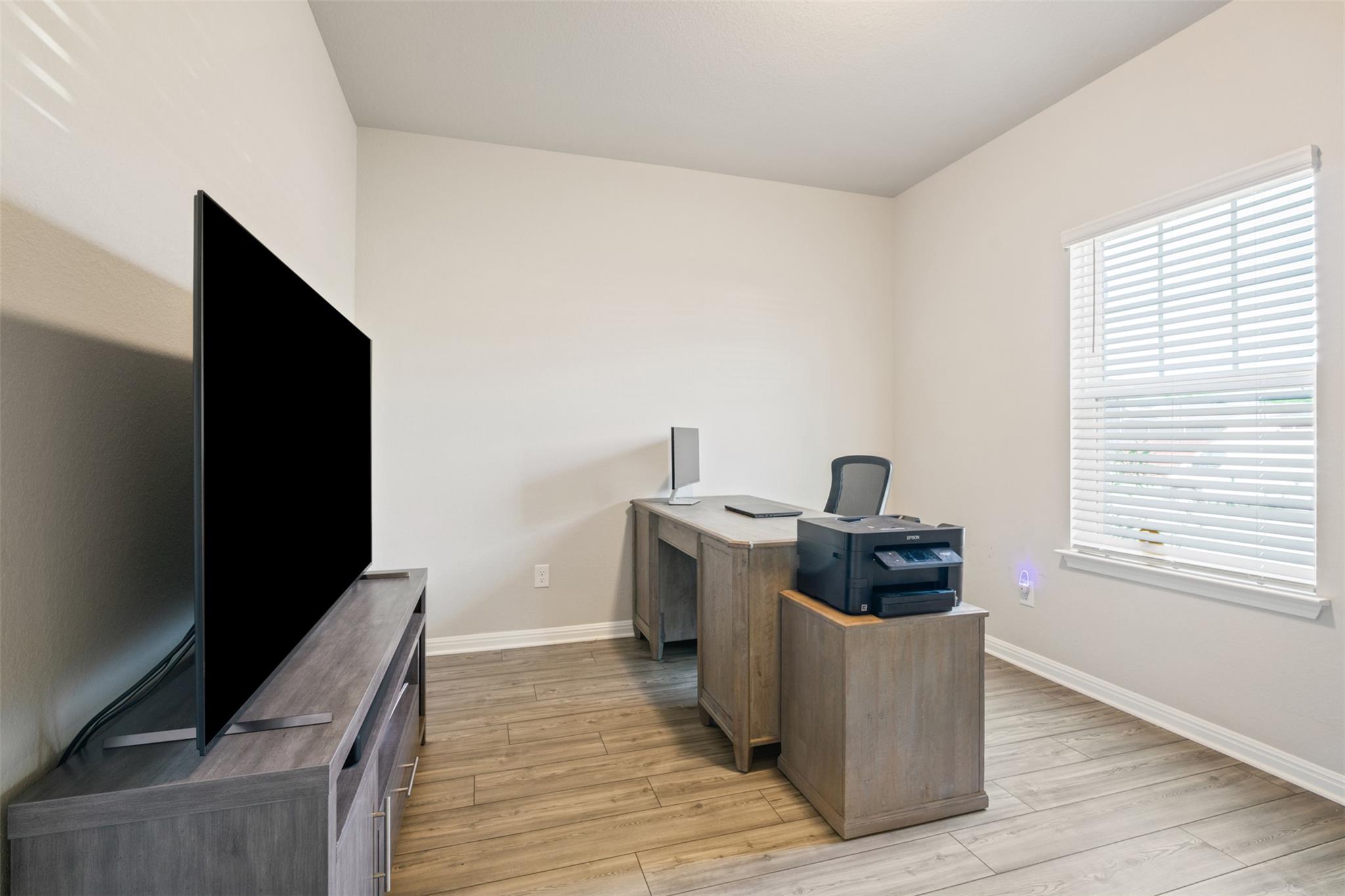 Image 5 of 20 For 10310 Mager Ln