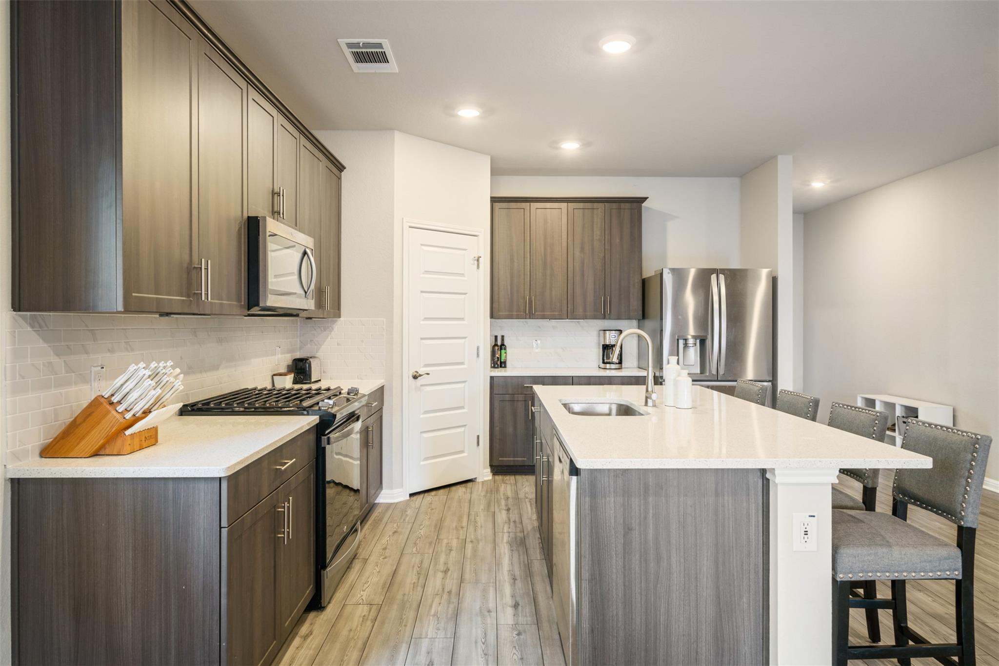 Image 8 of 20 For 10310 Mager Ln