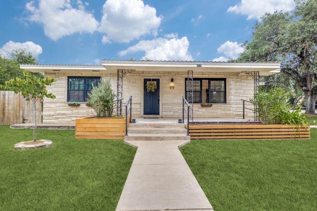 Details for 919 Main St St, Blanco, TX 78606