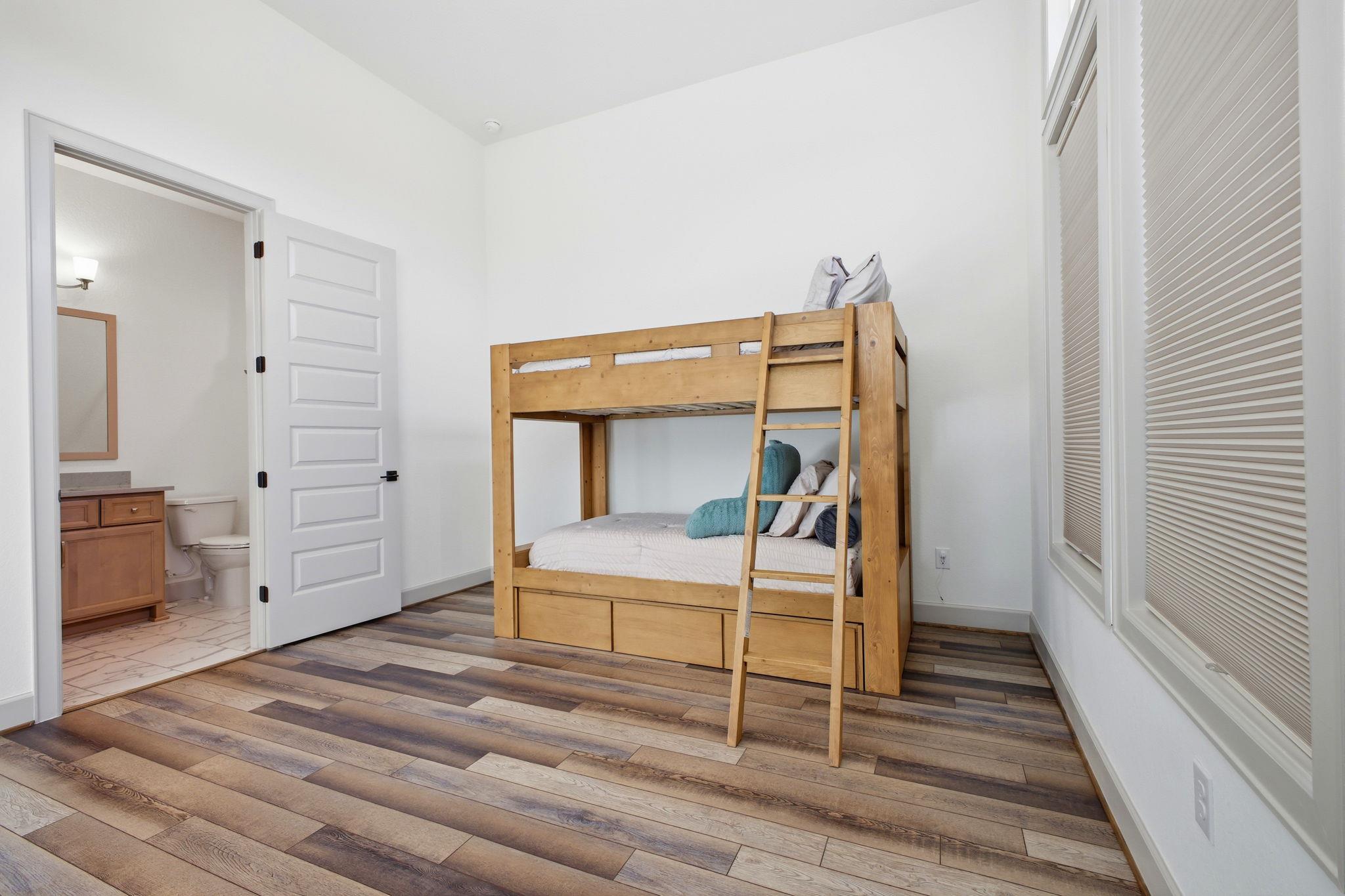 Image 23 of 32 For 321 Vista View Place Pl