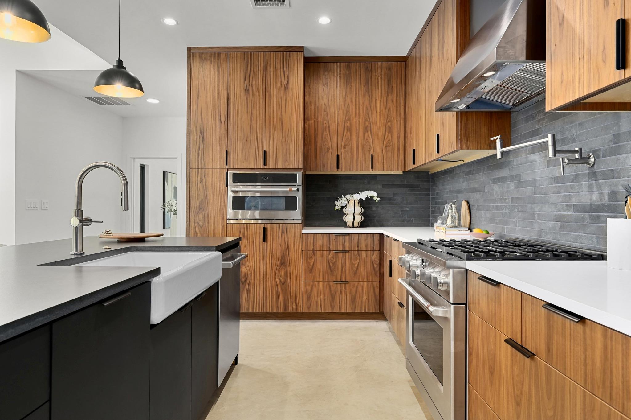 Image 14 of 38 For 18845 Hidden Ridge Pl