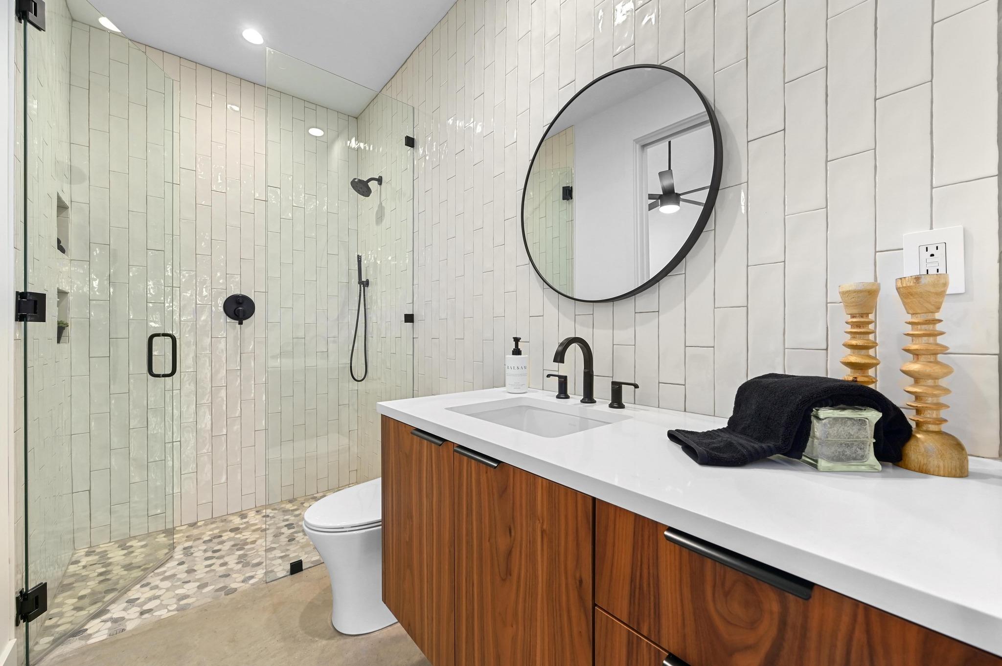 Image 21 of 38 For 18845 Hidden Ridge Pl