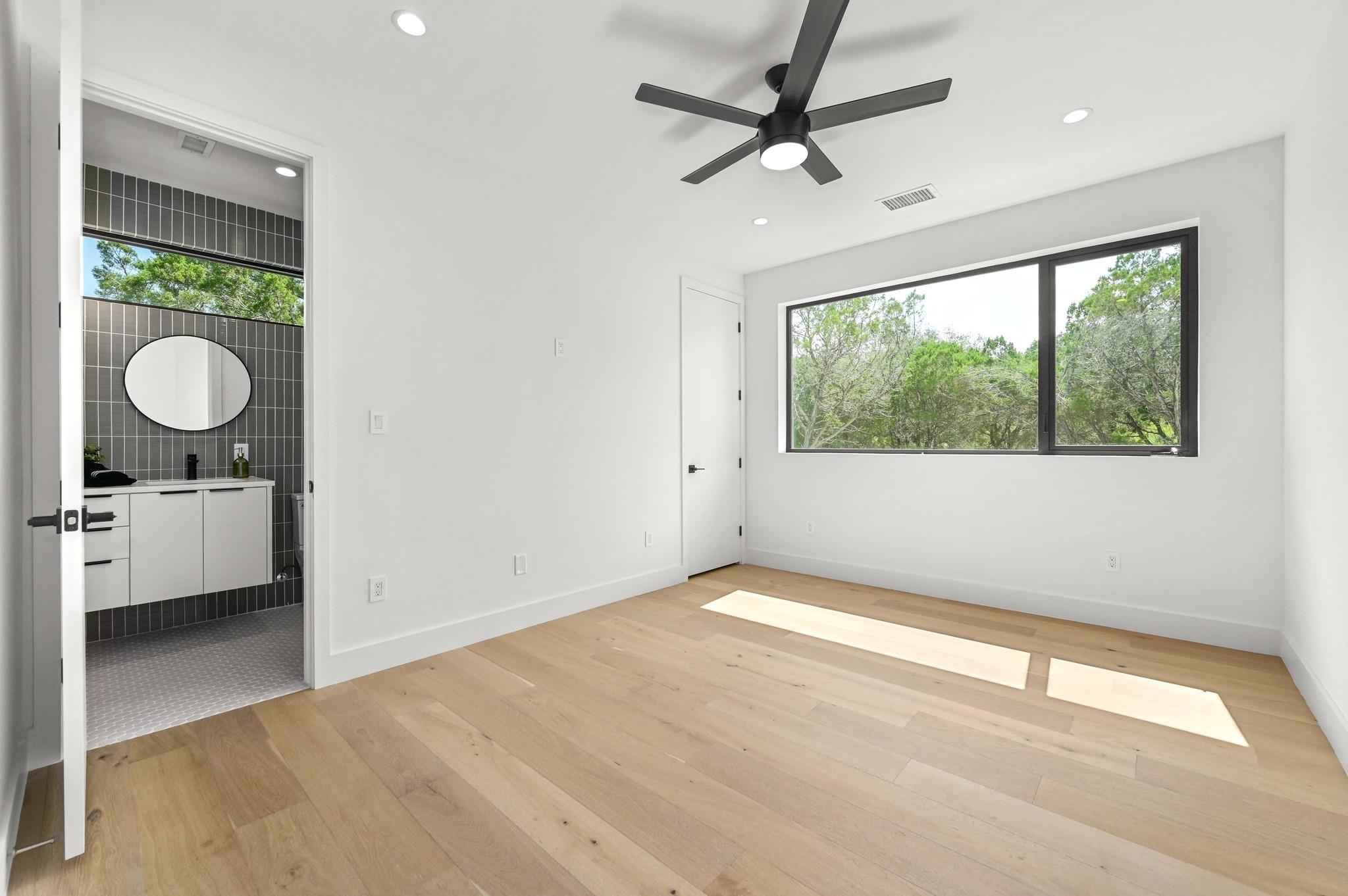 Image 26 of 38 For 18845 Hidden Ridge Pl