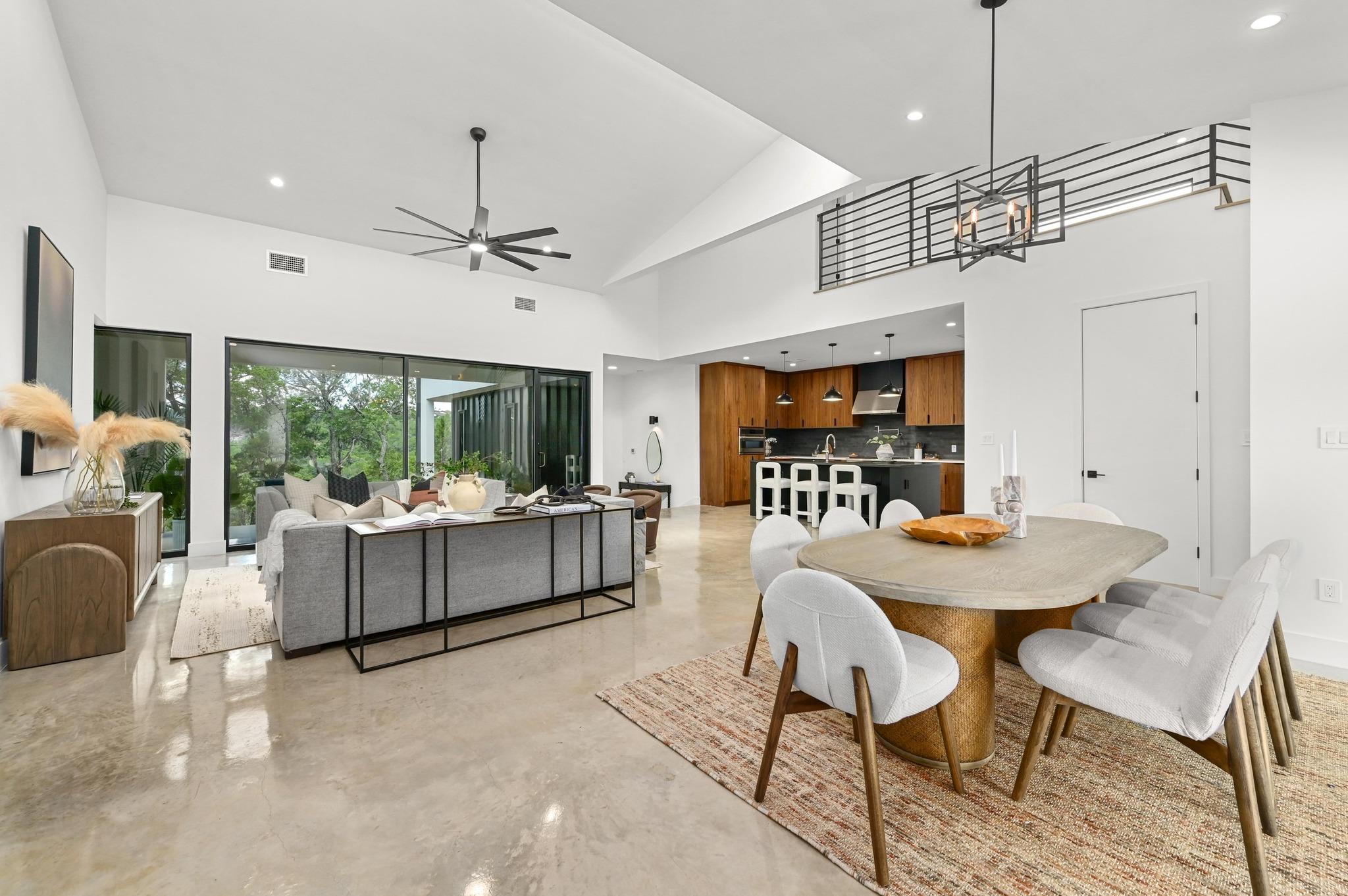 Image 5 of 38 For 18845 Hidden Ridge Pl