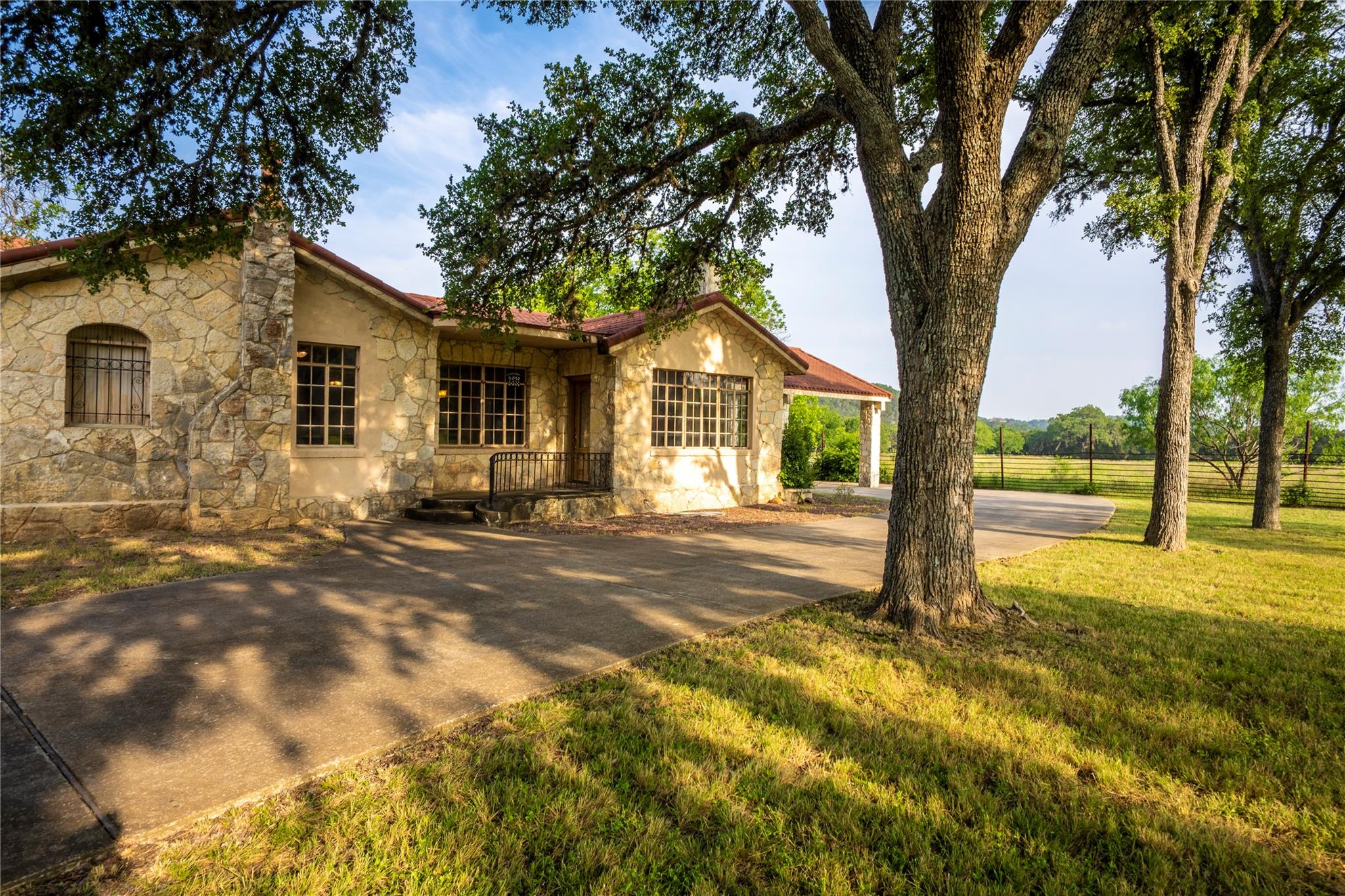 Details for 16290 Scenic Loop Rd, Helotes, TX 78023