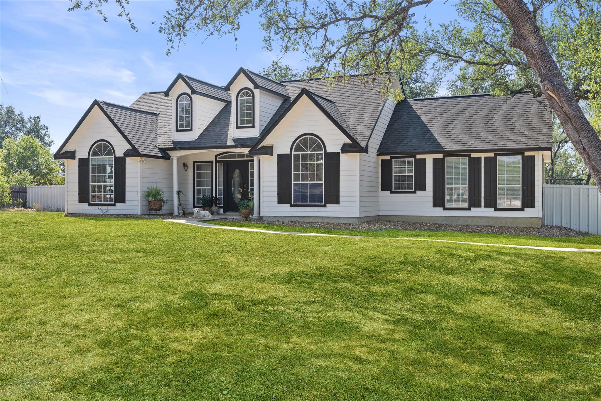 Details for 280 Stonegate Dr, Johnson City, TX 78636