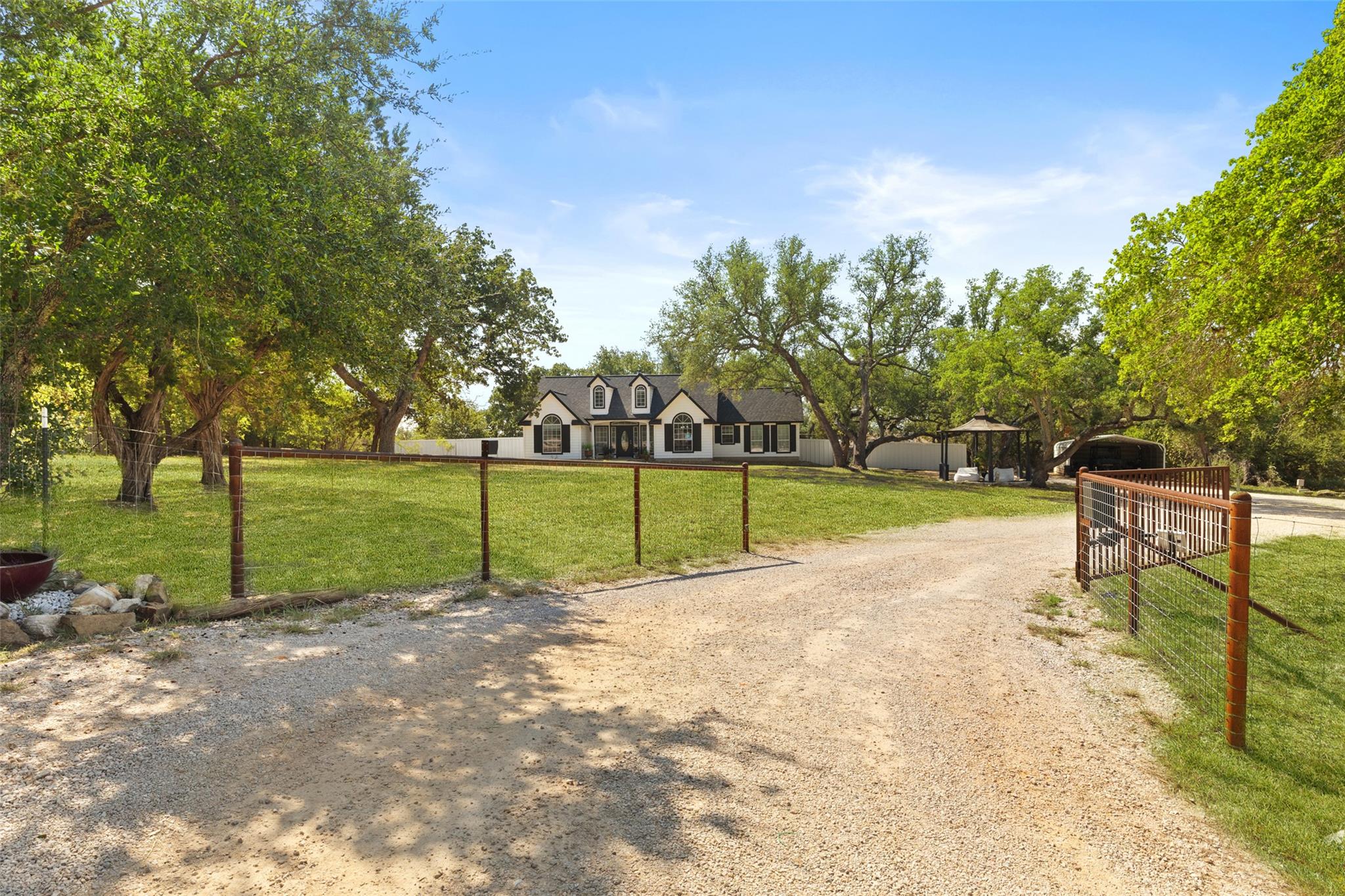 Image 11 of 25 For 280 Stonegate Dr