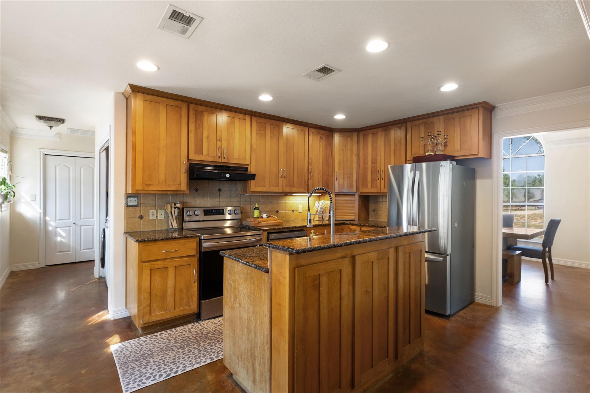 Image 13 of 25 For 280 Stonegate Dr