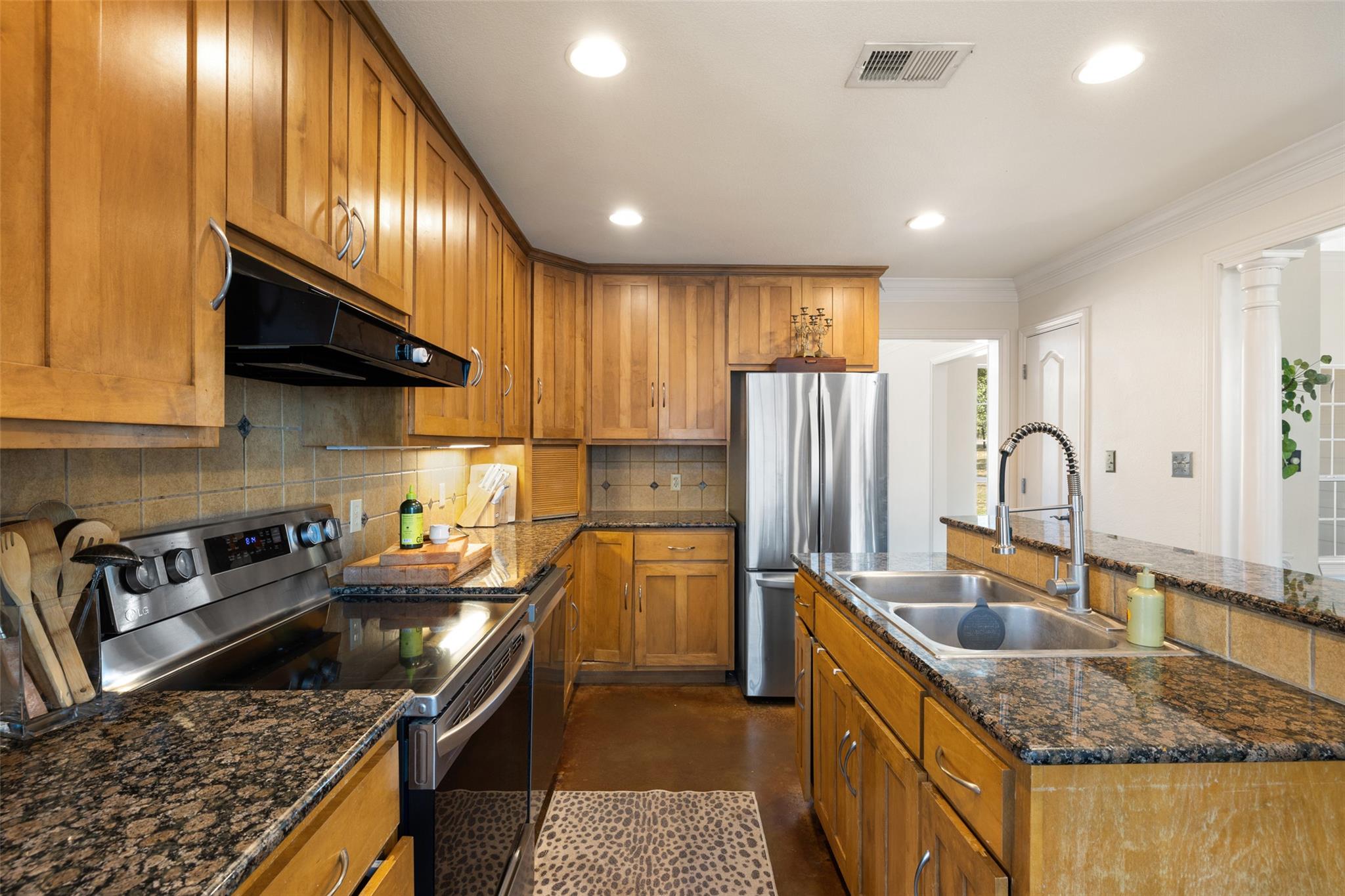 Image 18 of 25 For 280 Stonegate Dr