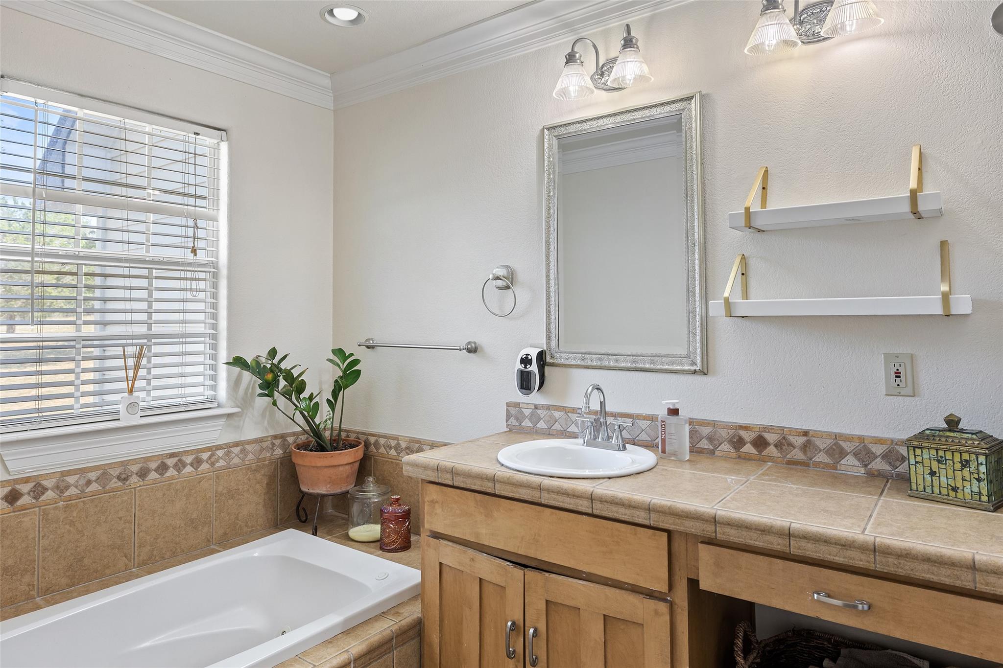 Image 19 of 25 For 280 Stonegate Dr