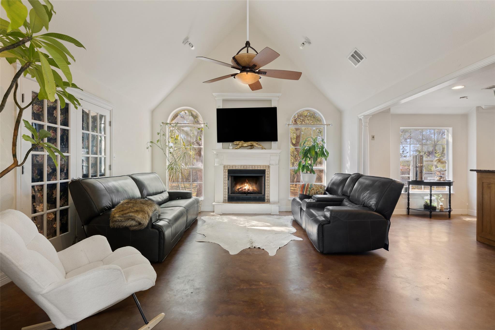 Image 2 of 25 For 280 Stonegate Dr