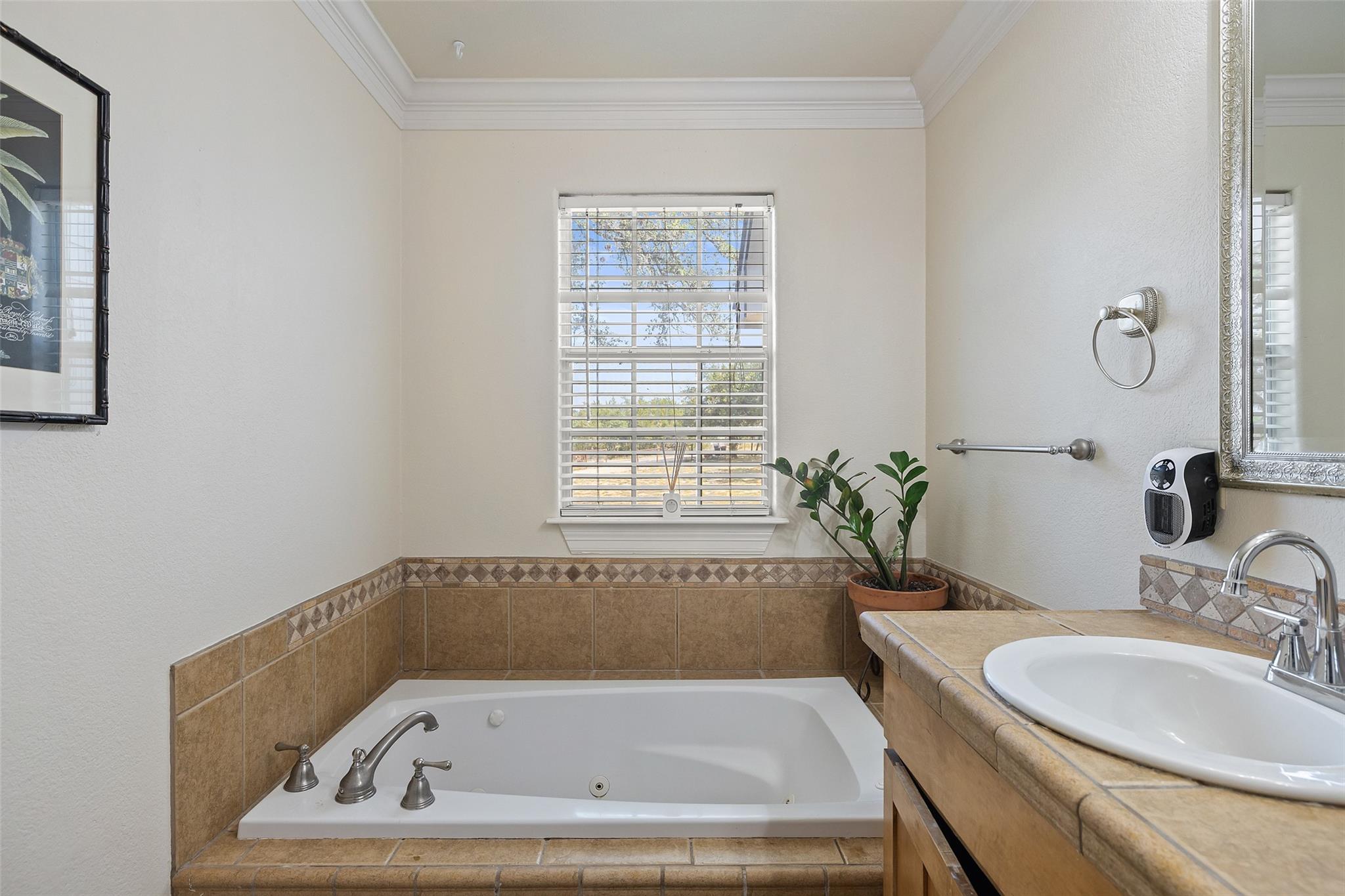 Image 20 of 25 For 280 Stonegate Dr