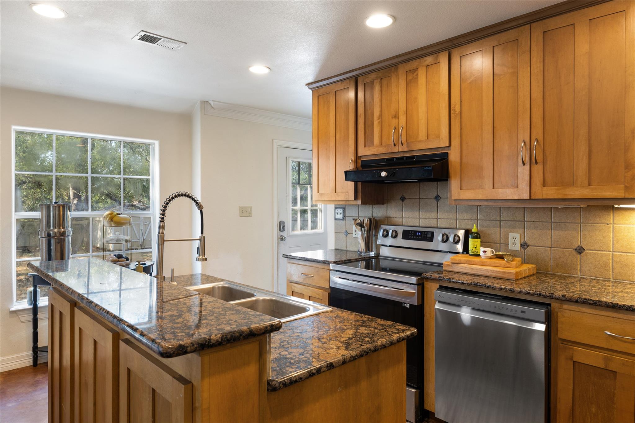 Image 25 of 25 For 280 Stonegate Dr