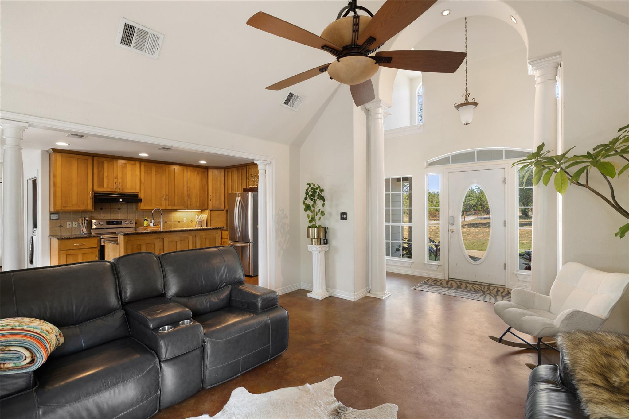 Image 4 of 25 For 280 Stonegate Dr