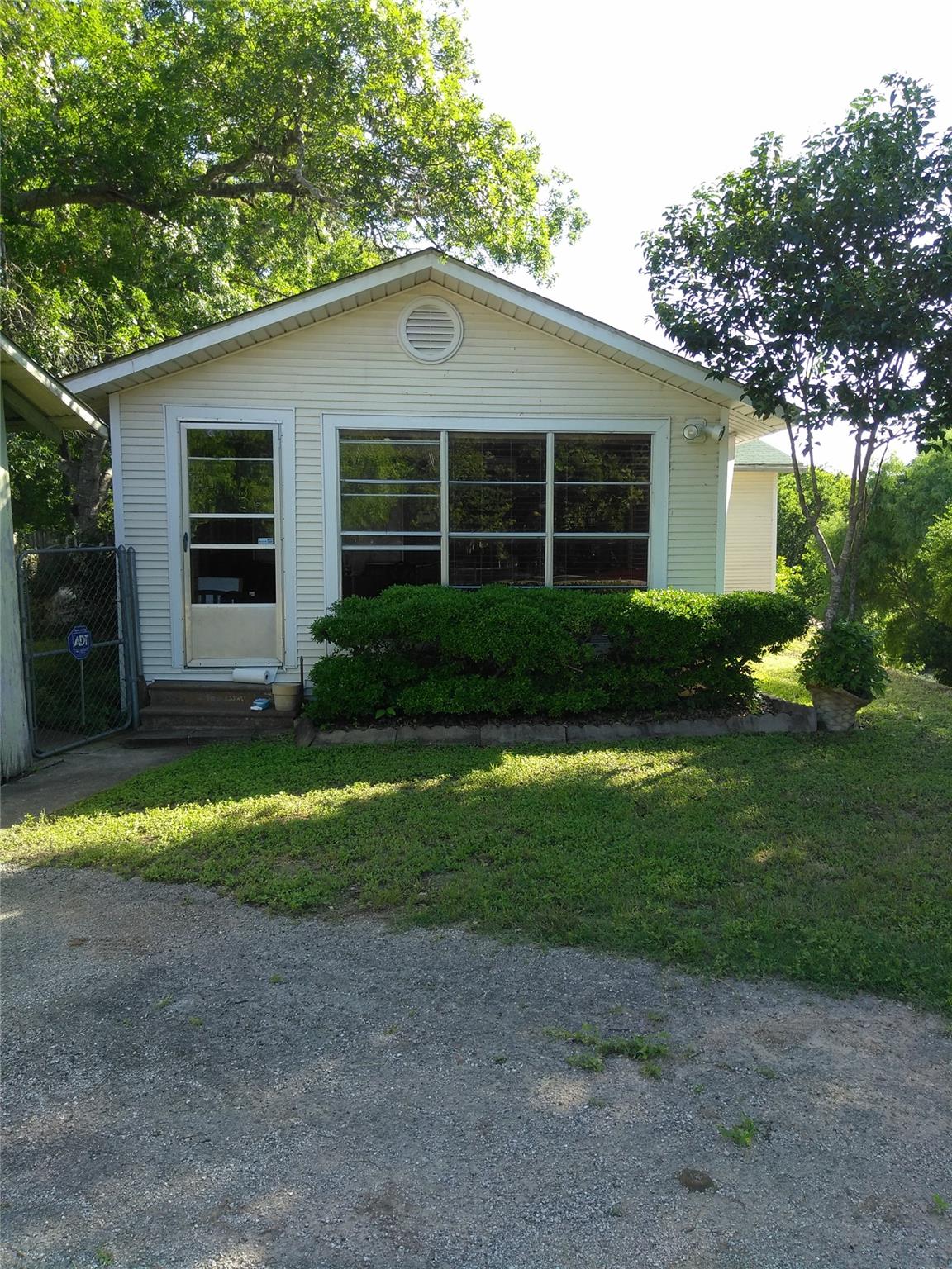 Image 2 of 11 For 630 Lake Front Ave