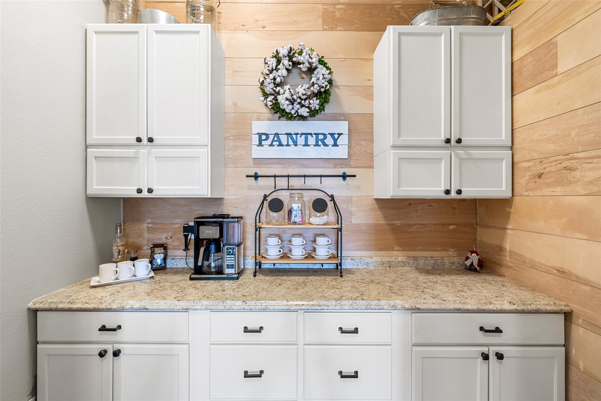 Image 13 of 39 For 3108 Rolling Hills Rd